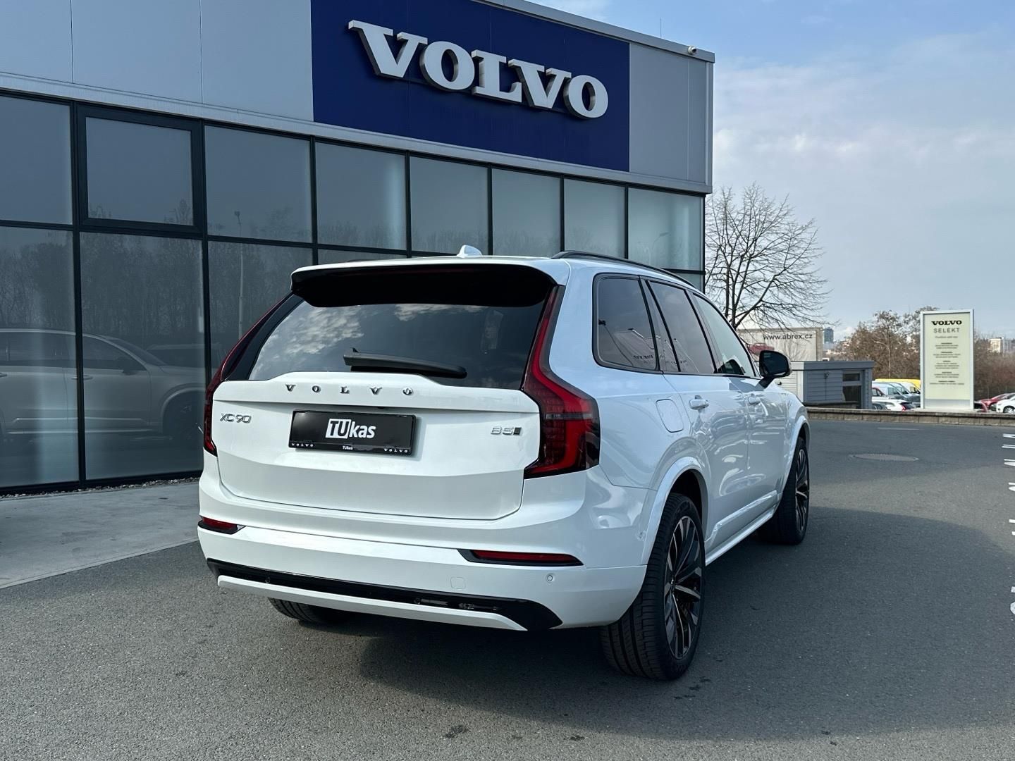 Volvo XC90, 2.0B5 184kW 4x4  PLUS DARK - fotka 6