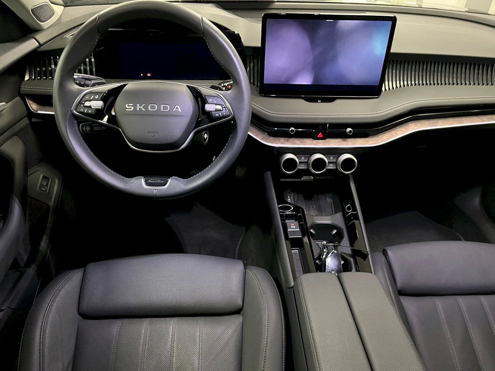 Škoda Superb, 2.0 TDI 142 kW A7A L&K - fotka 5