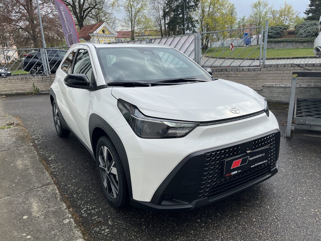 Toyota Aygo, 1.5L HEV Comfort - fotka 3