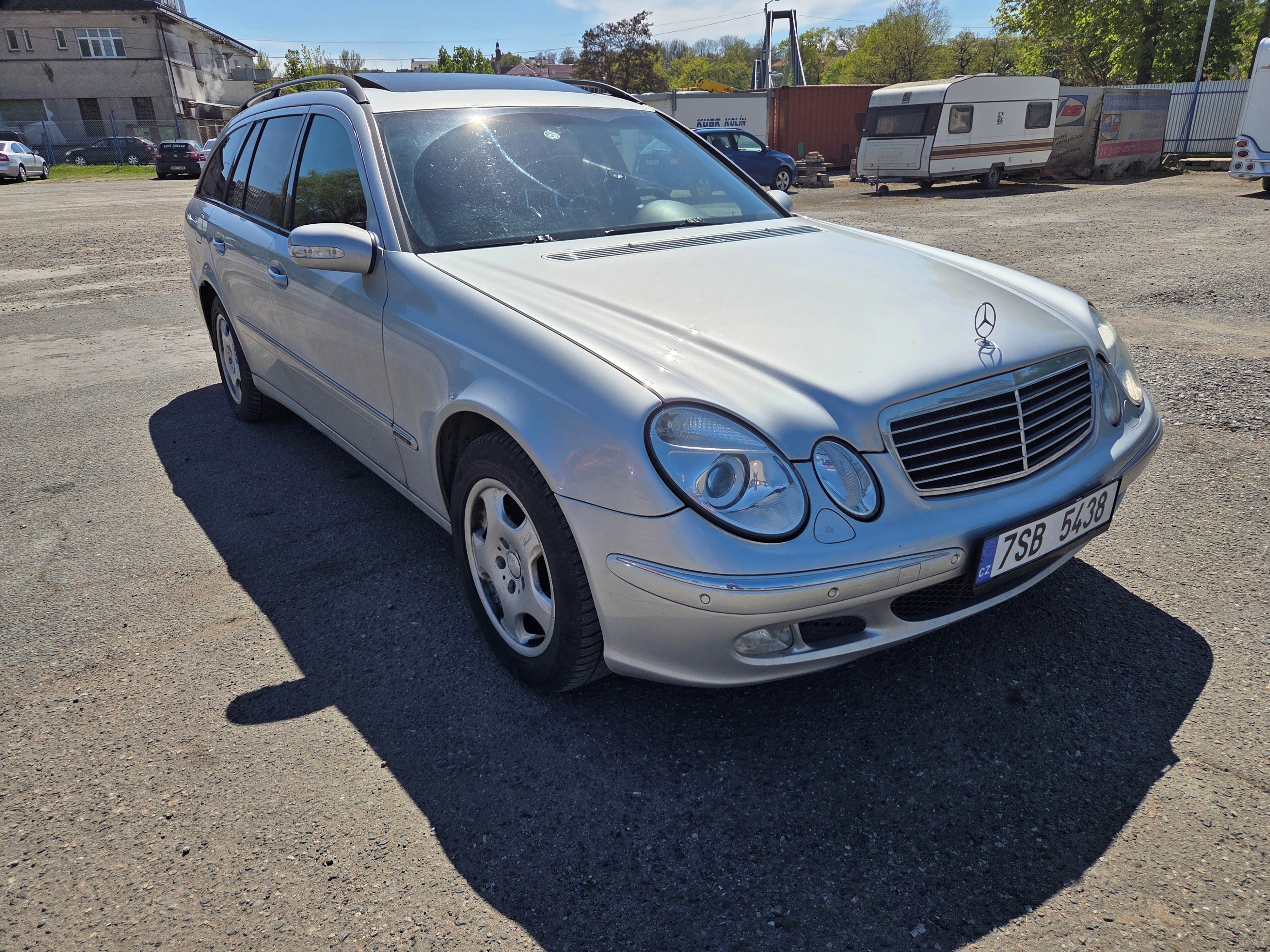 Mercedes-Benz Třídy E, 270 CDI - fotka 2