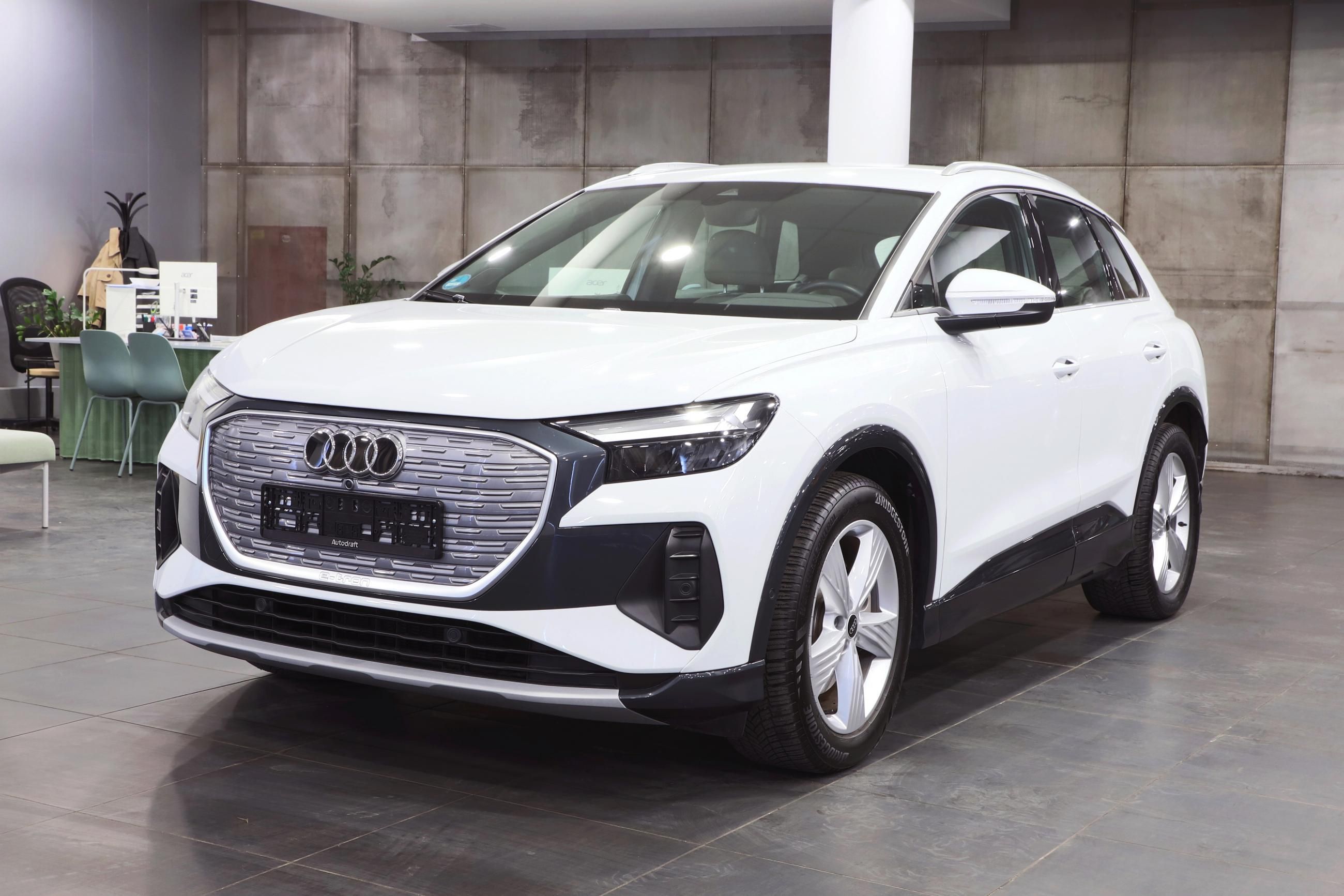 Audi Q4 e-tron, 50 quattro 220kW 4x4 / ALU 19" - fotka 2