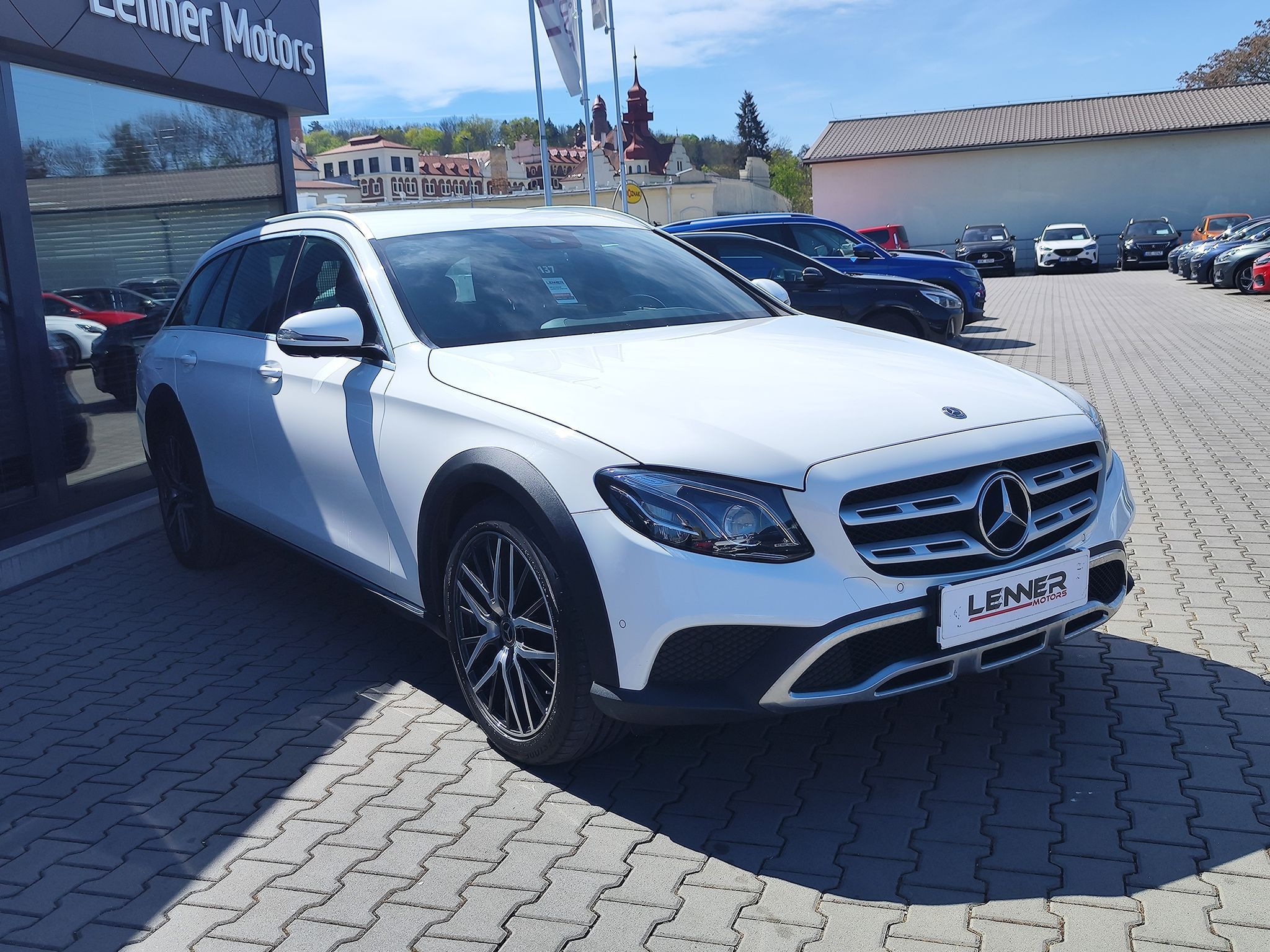 Mercedes-Benz Třídy E, E220d/143kW 4MATIC All-Terrain - fotka 3