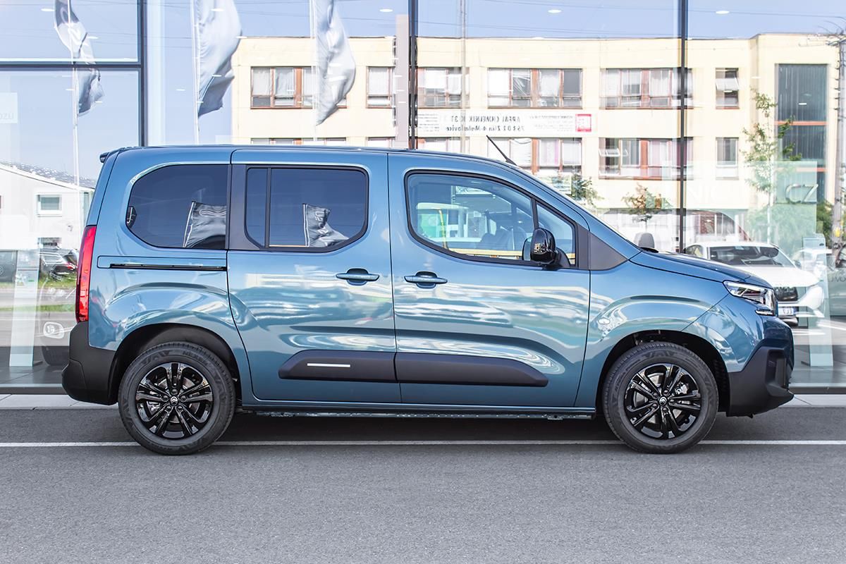 Citroën Berlingo, 1,2 PLUS benzín 110k + STYL - fotka 4
