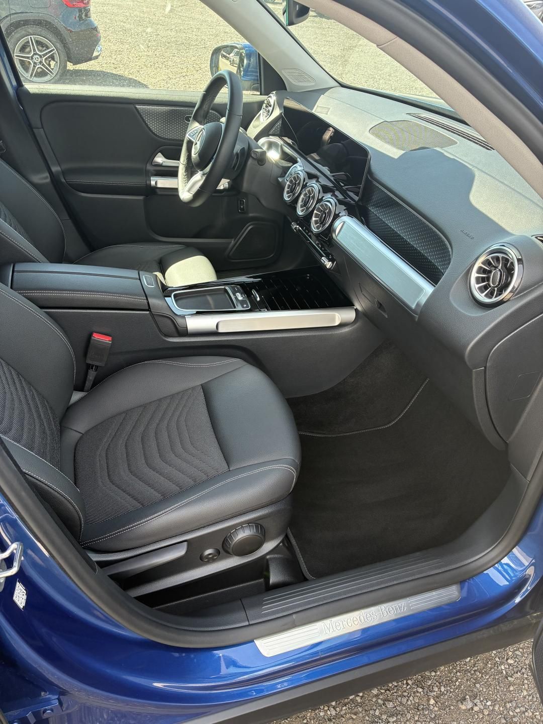 Mercedes-Benz GLB, 200d - fotka 6