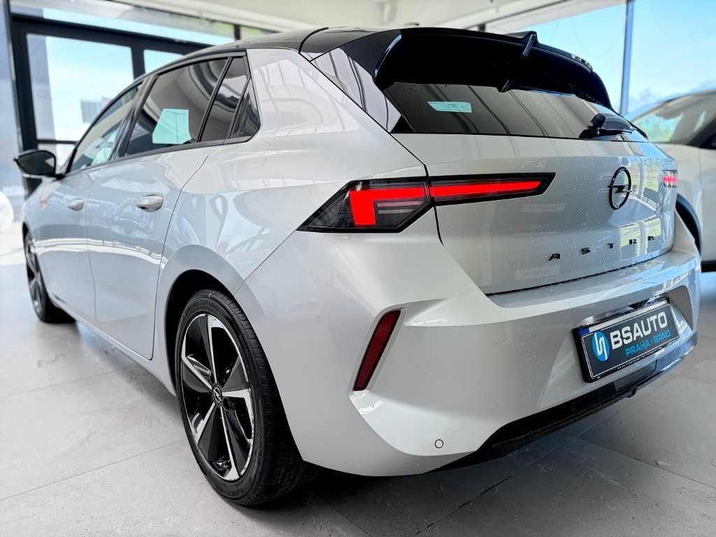 Opel Astra, GS Line 1,2 Turbo AT8 - fotka 4