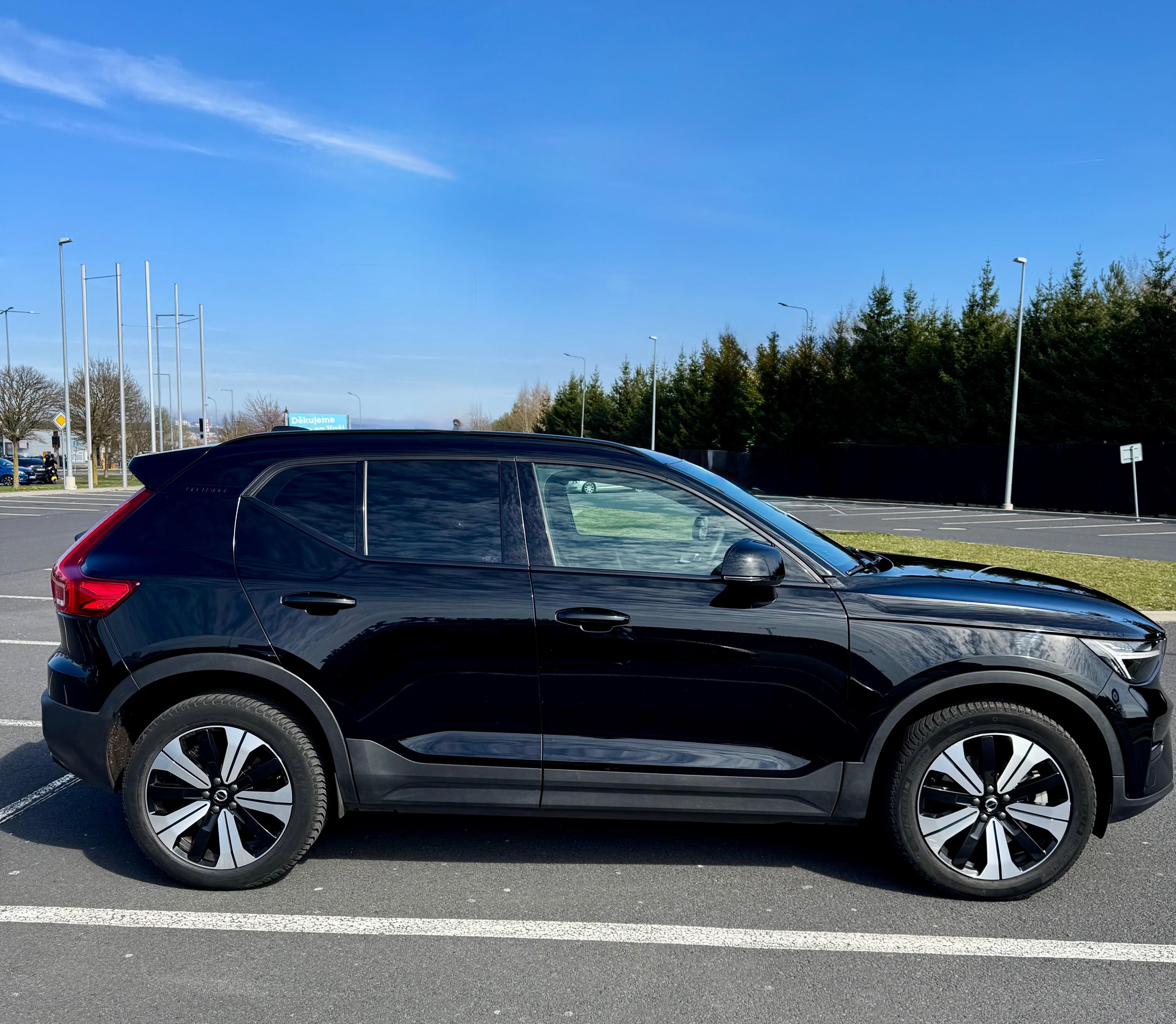 Volvo XC40, Prodám VOLVO XC40 Elektro - fotka 5