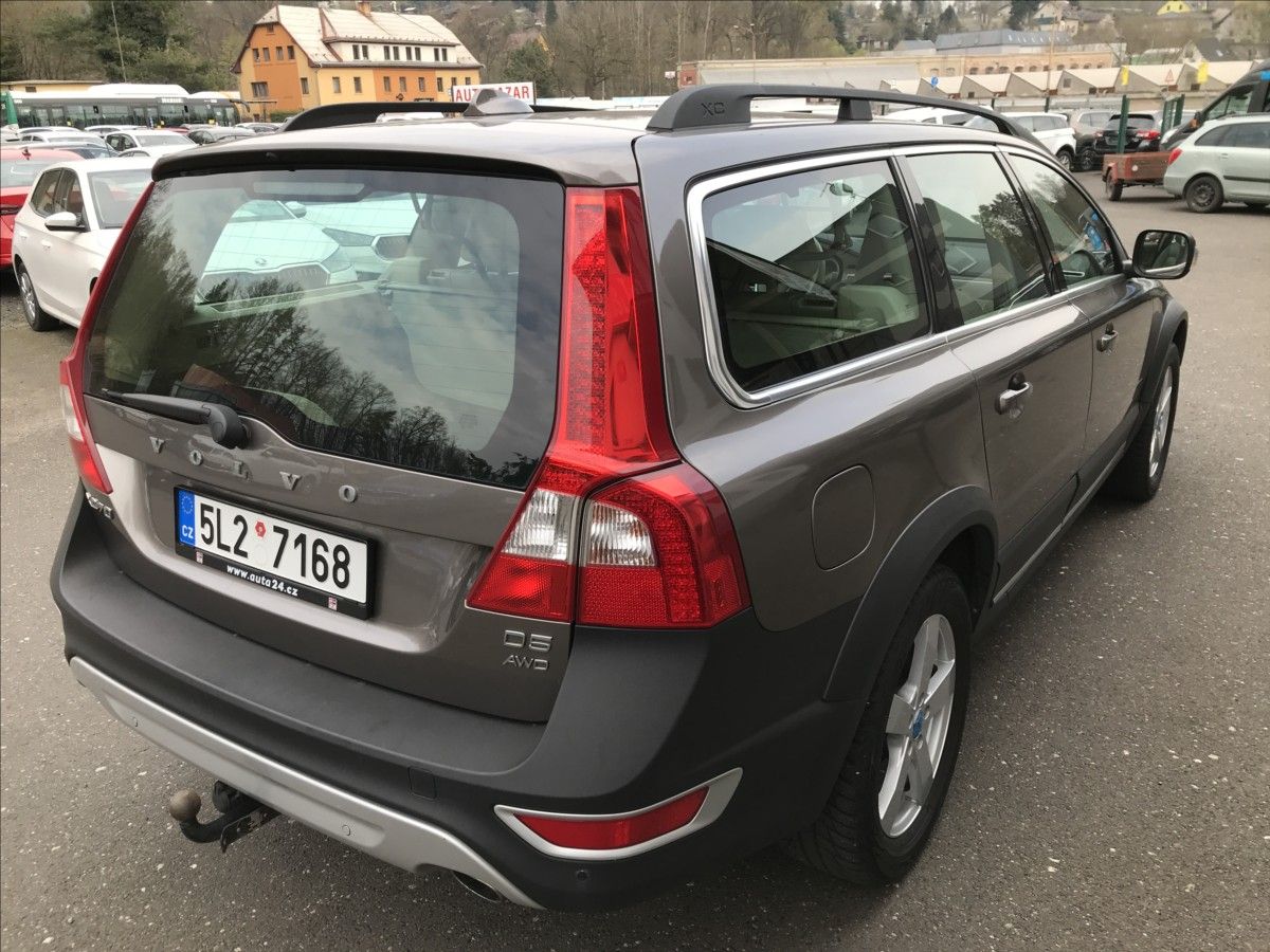 Volvo XC70, 2,4 D5 AWD 6MT - fotka 5