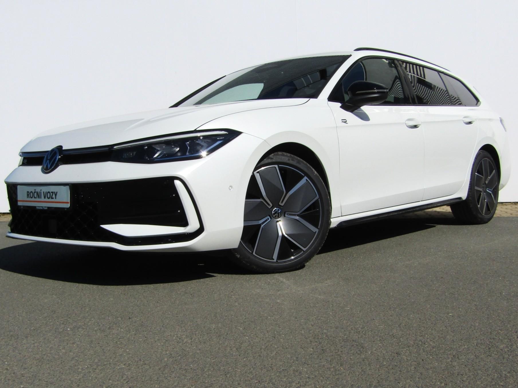 Volkswagen Passat, R-Line People 2,0 TDI 110 kW - fotka 6
