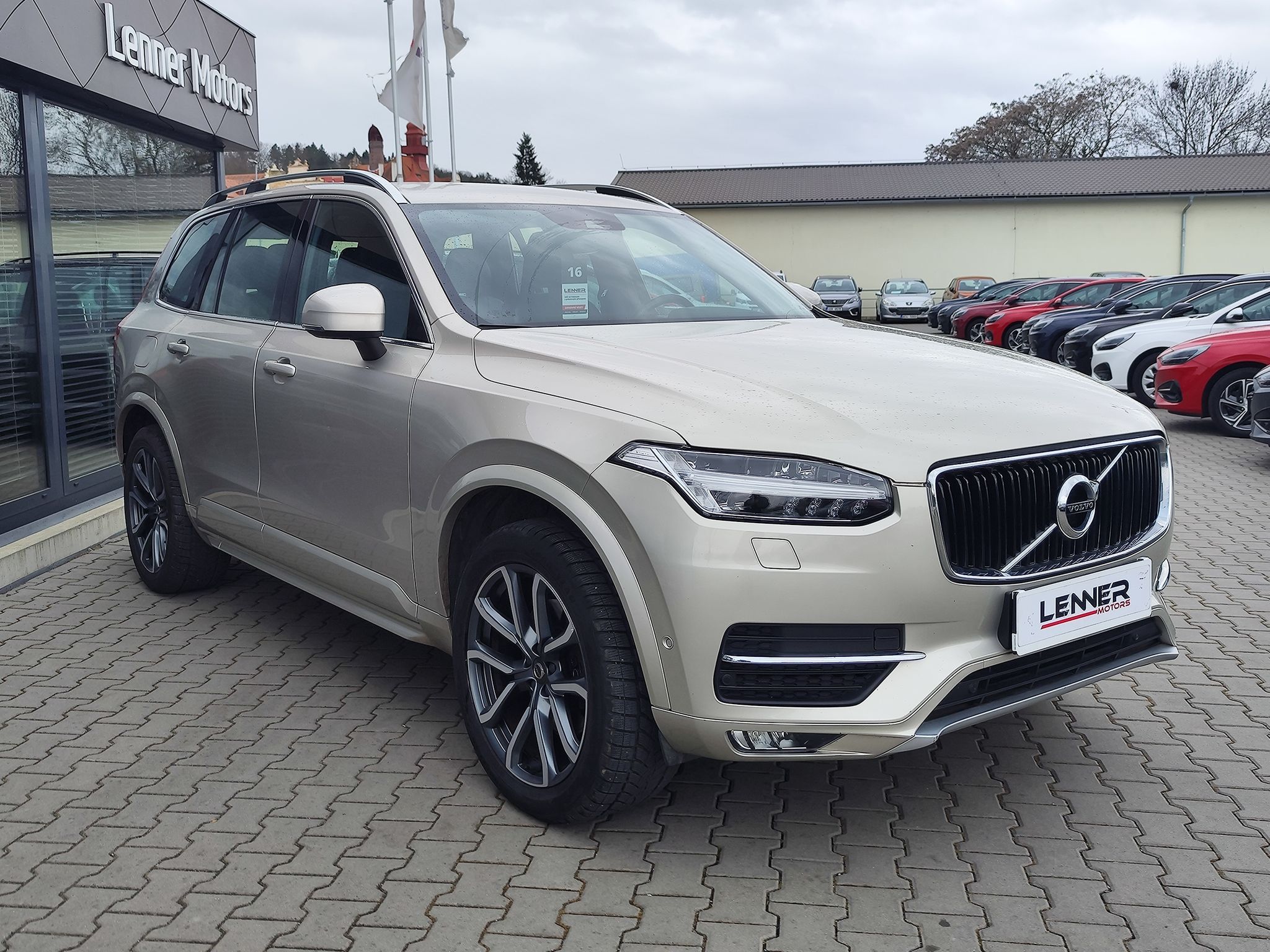 Volvo XC90, 2.0 T6/235kW Momentum AWD - fotka 3
