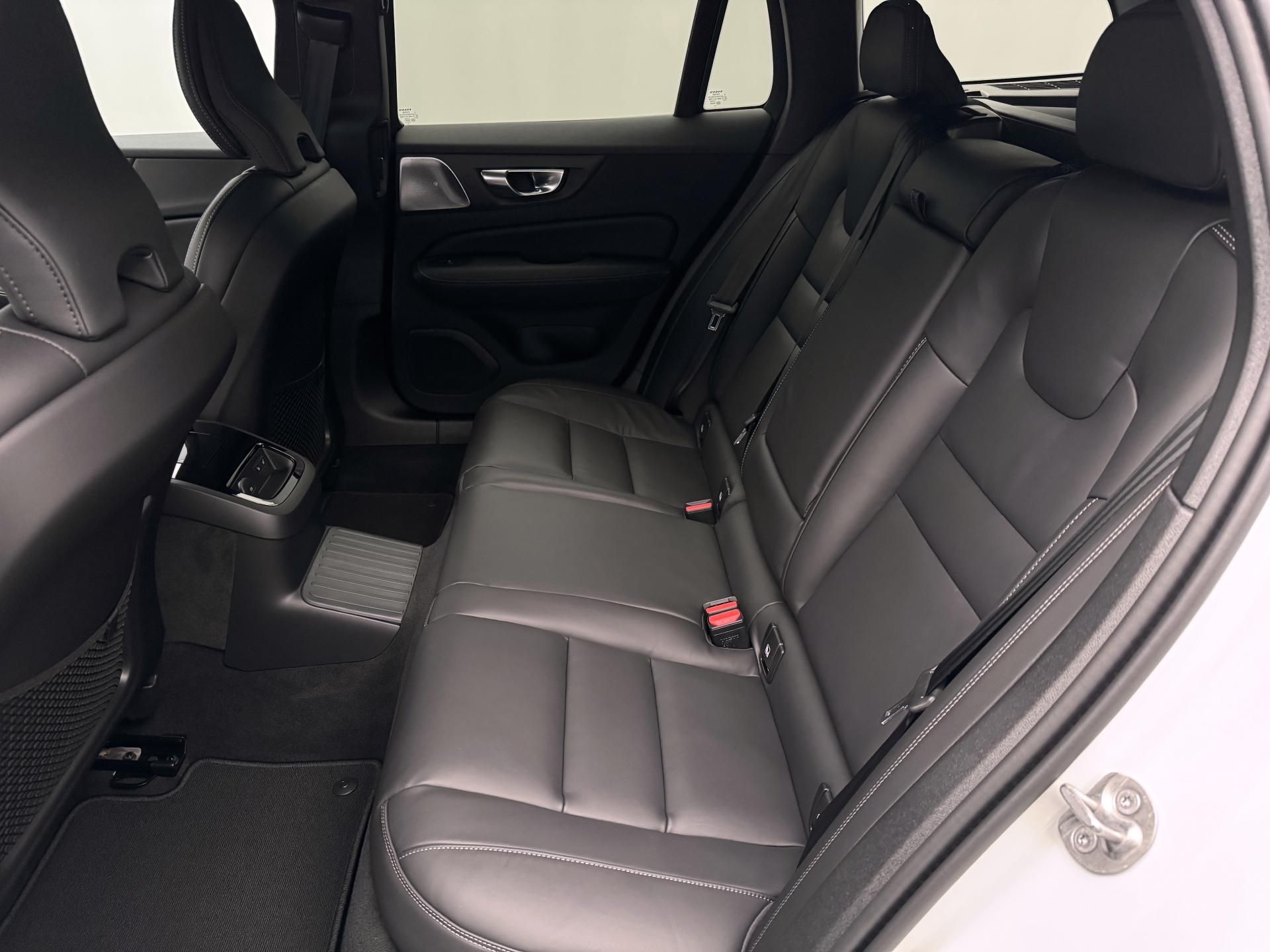 Volvo V60, T6 AWD Plug-in DARK ULTRA - fotka 6