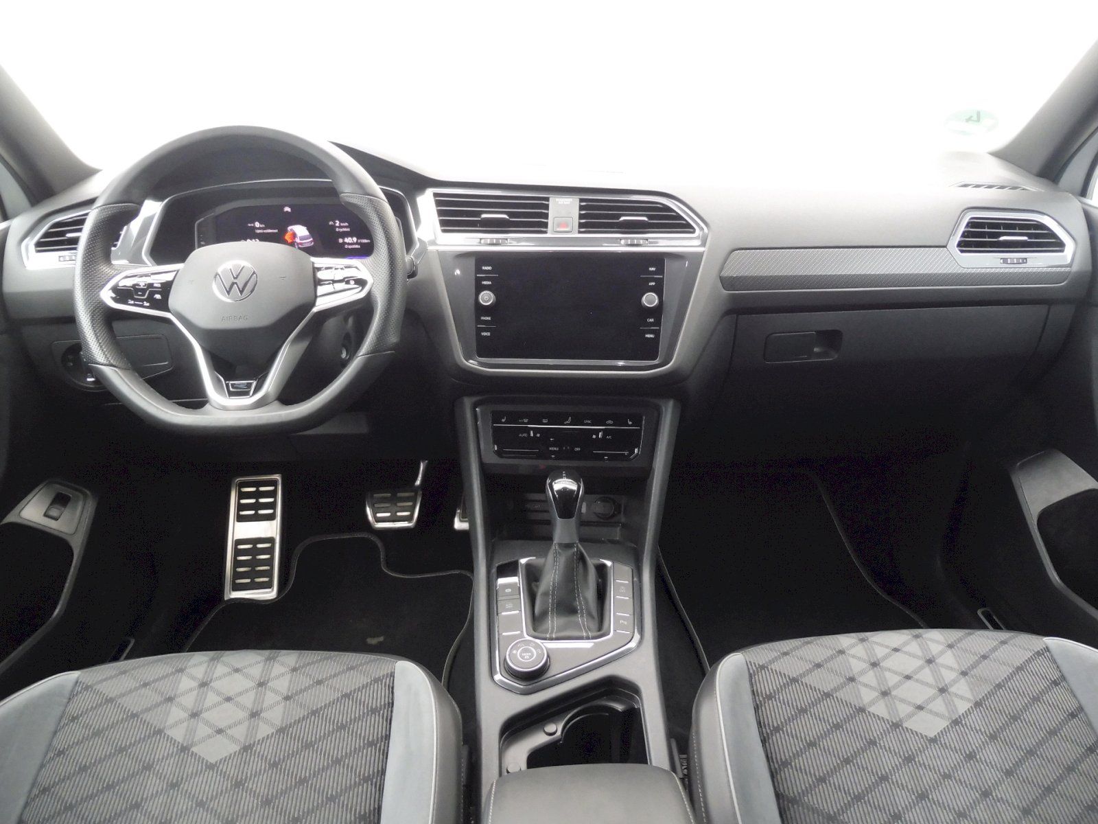Volkswagen Tiguan, R-Line 2,0 TSI 140kW DSG 4MOTI - fotka 5