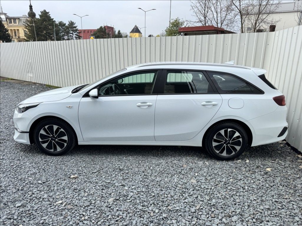Kia Cee´d, 1,5 T-GDi Spin DPH 1.maj ČR - fotka 4