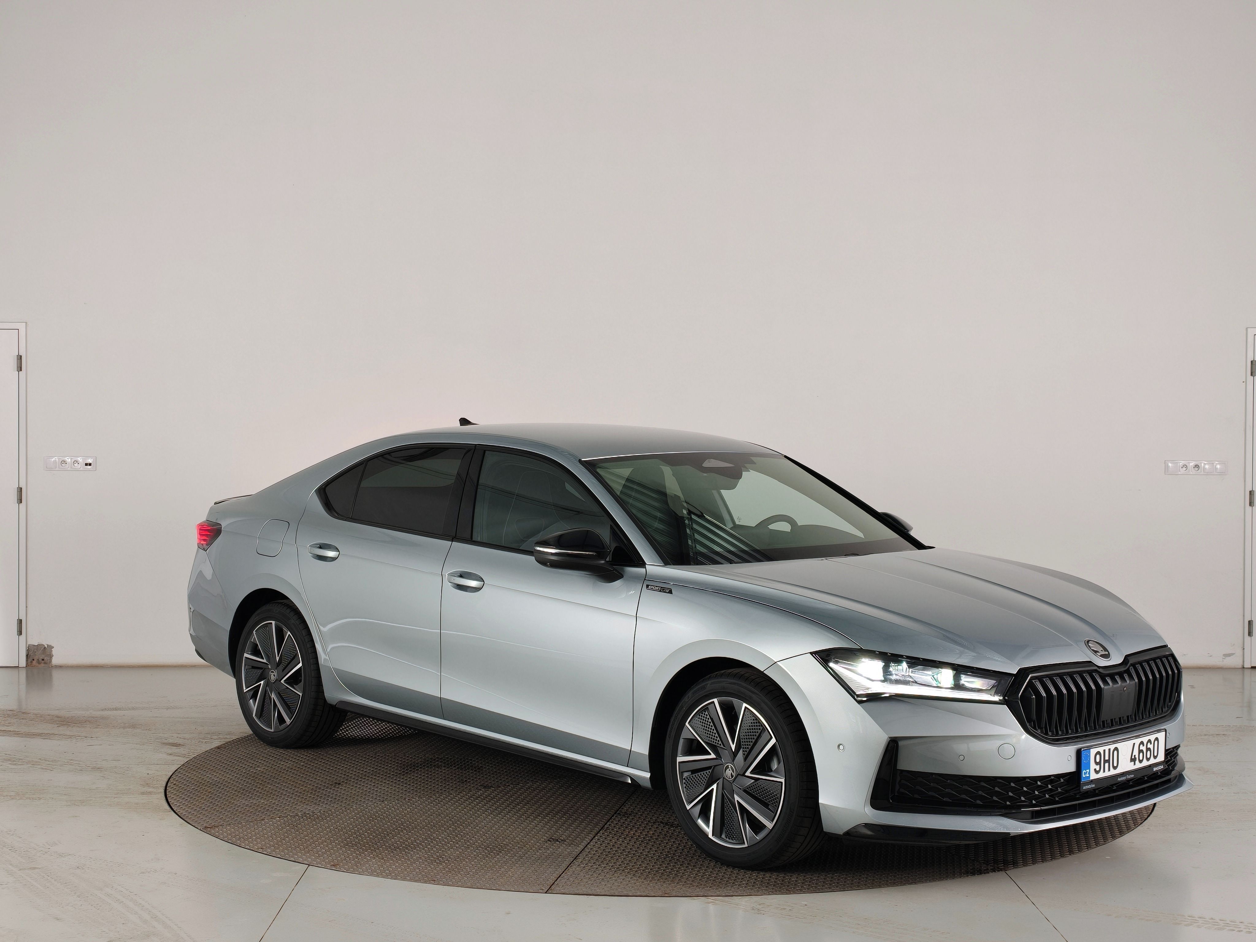 Škoda Superb, Sportline 2.0TDI 110kW DSG - fotka 3