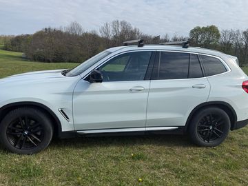 xDrive20d,HUD, tažné, DPH