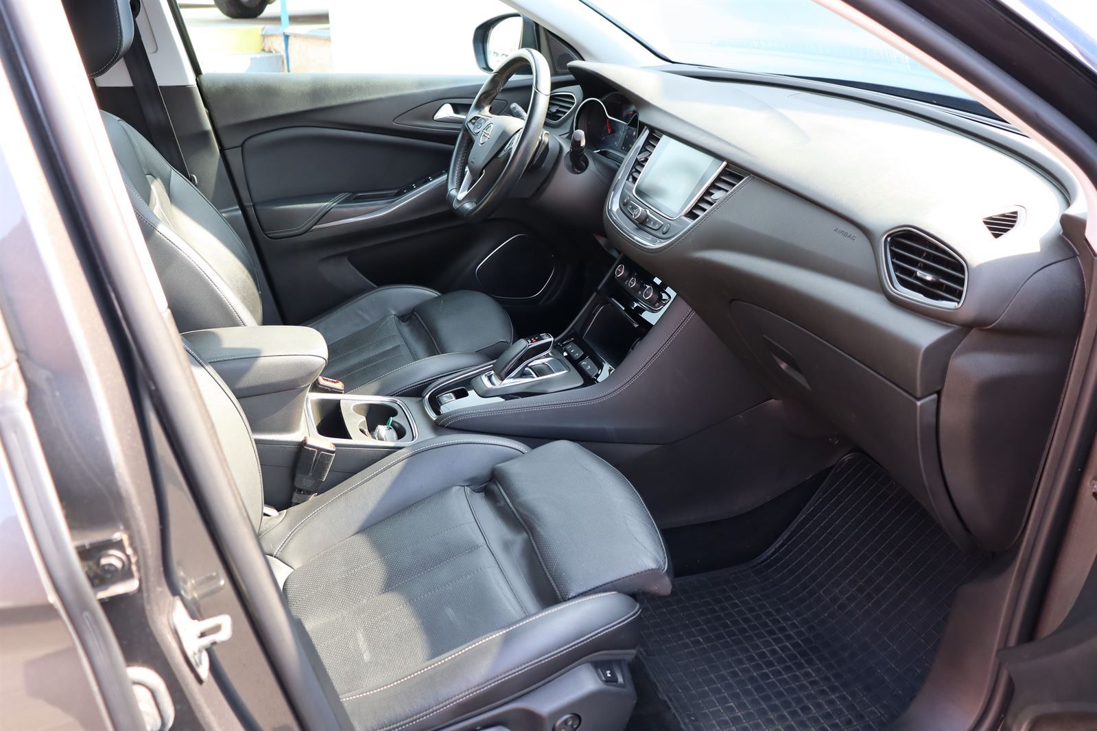 Opel Grandland X, 1.6 TURBO PHEV - fotka 4