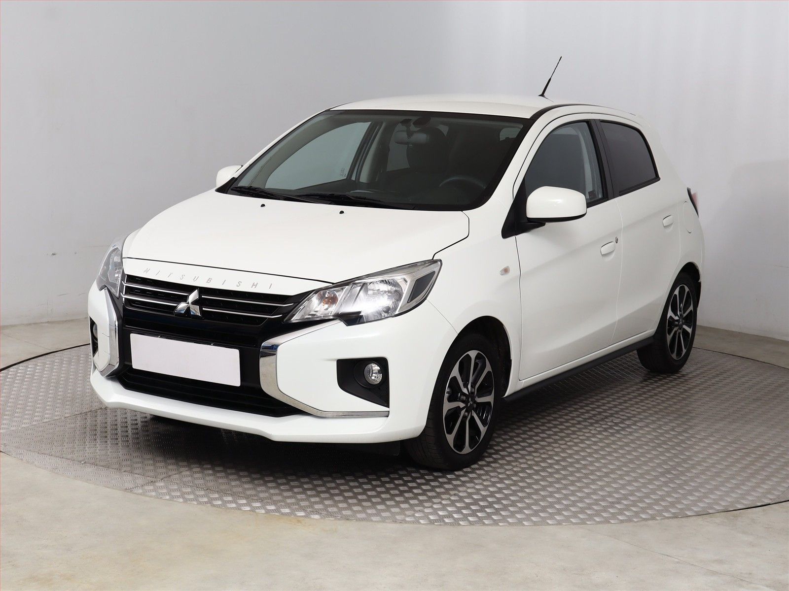 Mitsubishi Space Star, 1.2 MIVEC, Invite, ČR,1.maj - fotka 2