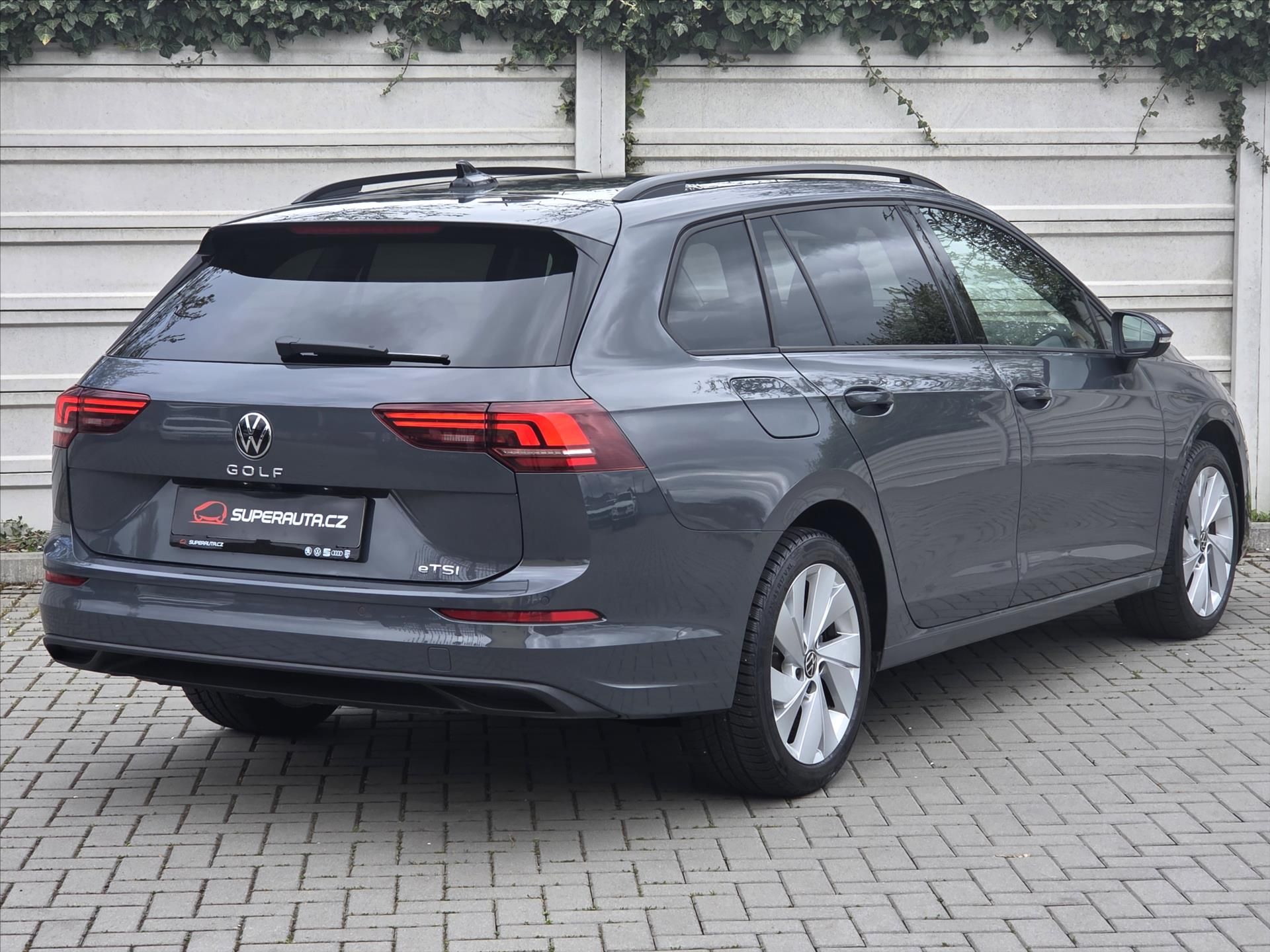 Volkswagen Golf, 1,5 eTSi 110kW DSG Life Tov.zá - fotka 6