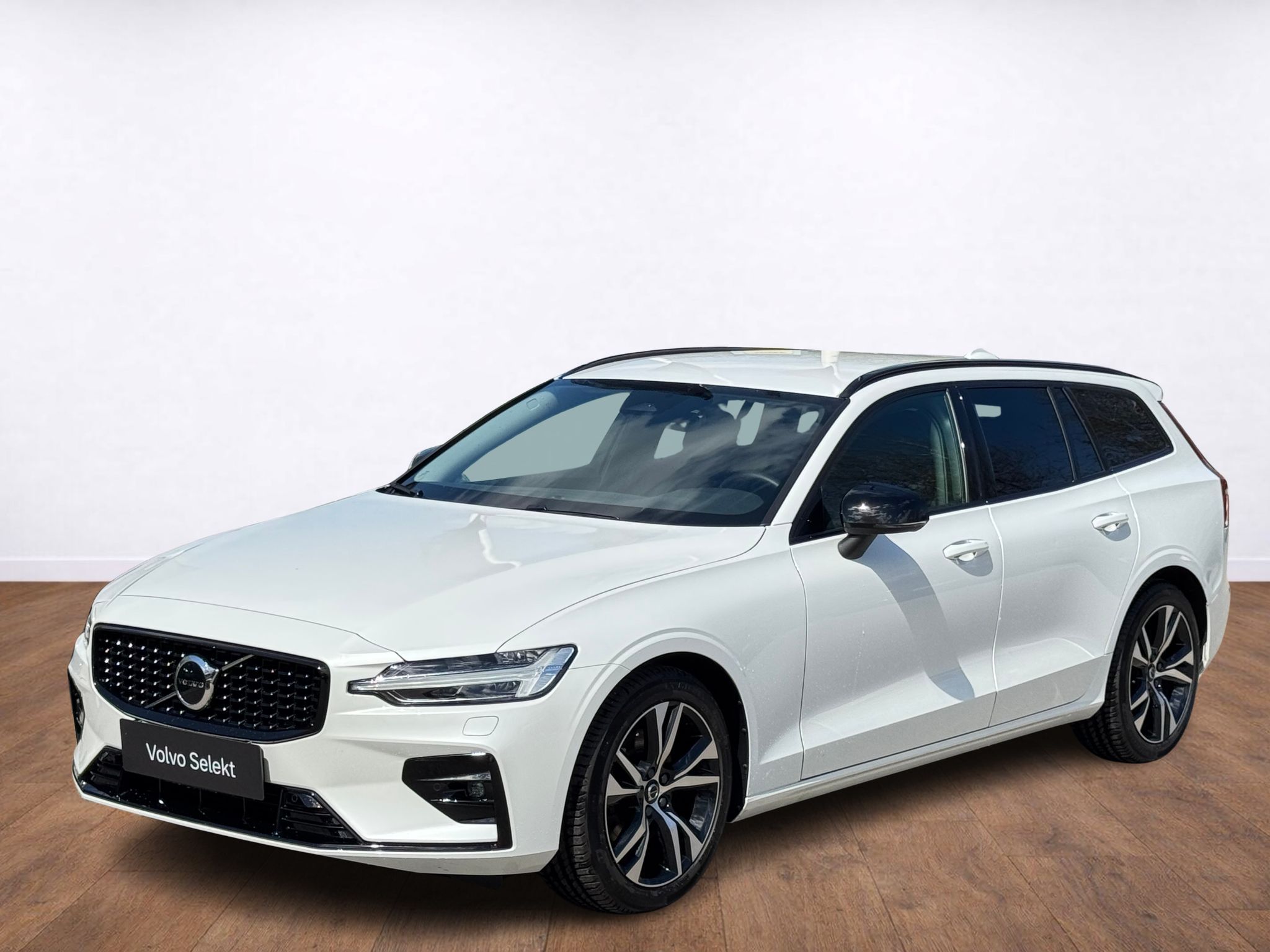Volvo V60, PLUS DARK B4