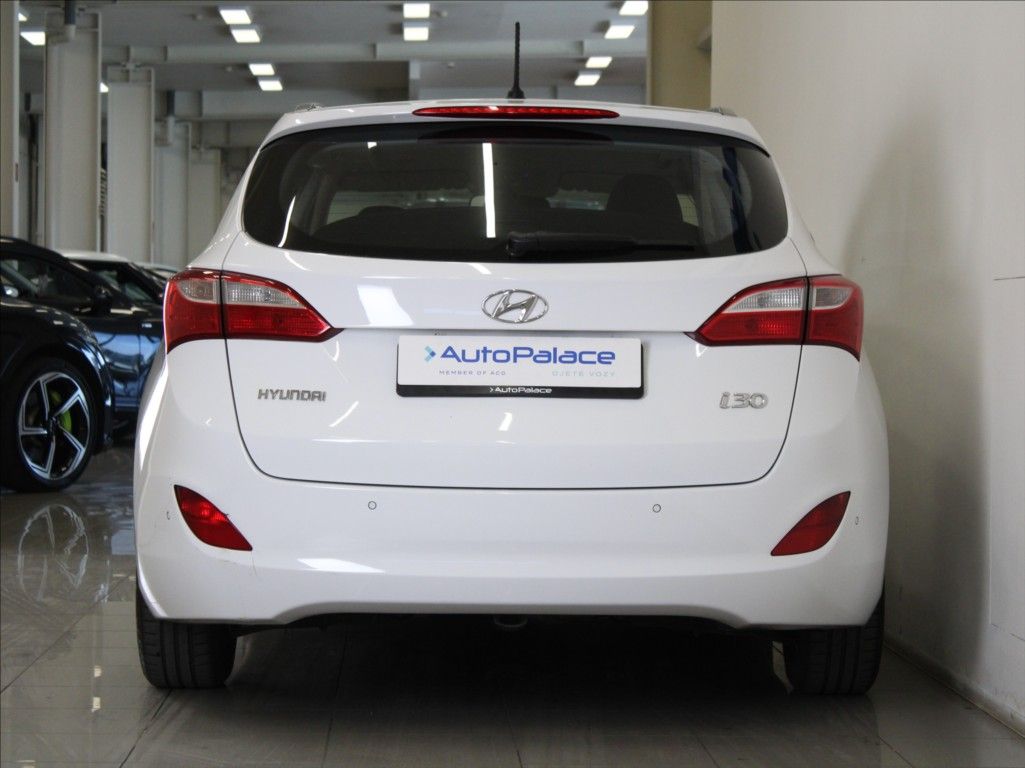 Hyundai i30, 1,6 GDI 99kW Tricolor 1.maj.ČR - fotka 4