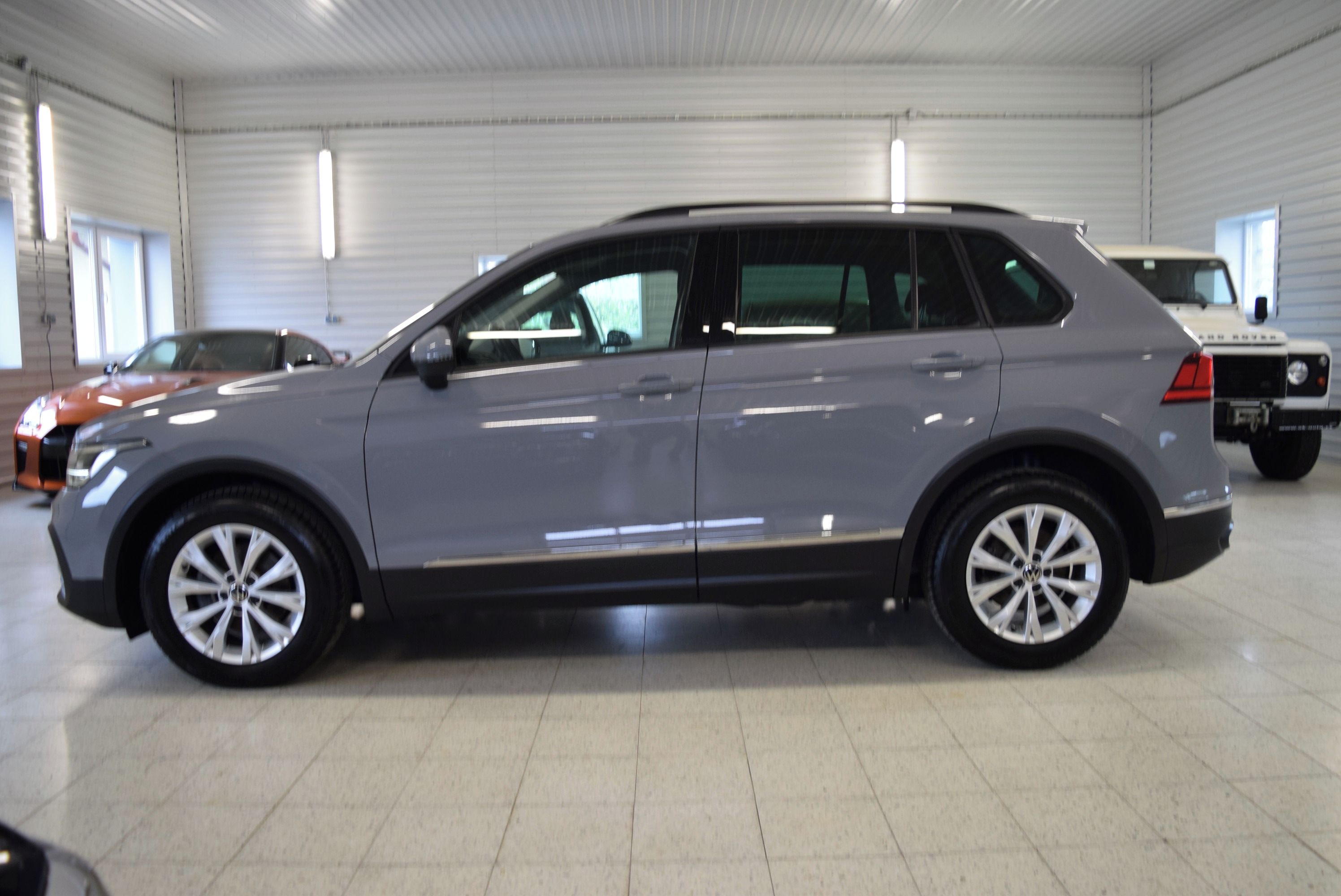 Volkswagen Tiguan - fotka 2