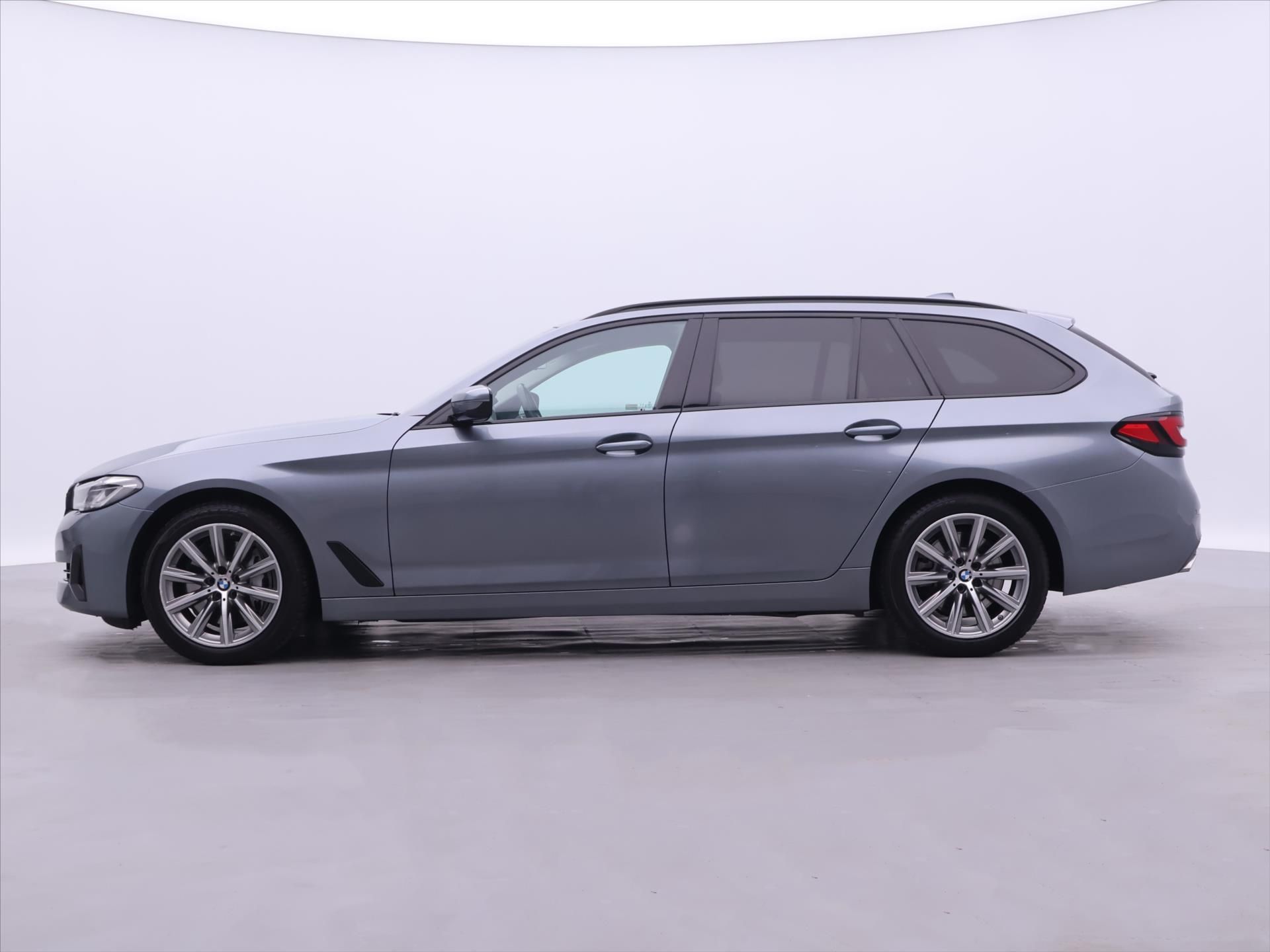 BMW Řada 5, 3,0 530d 183kW xDrive Touring - fotka 4