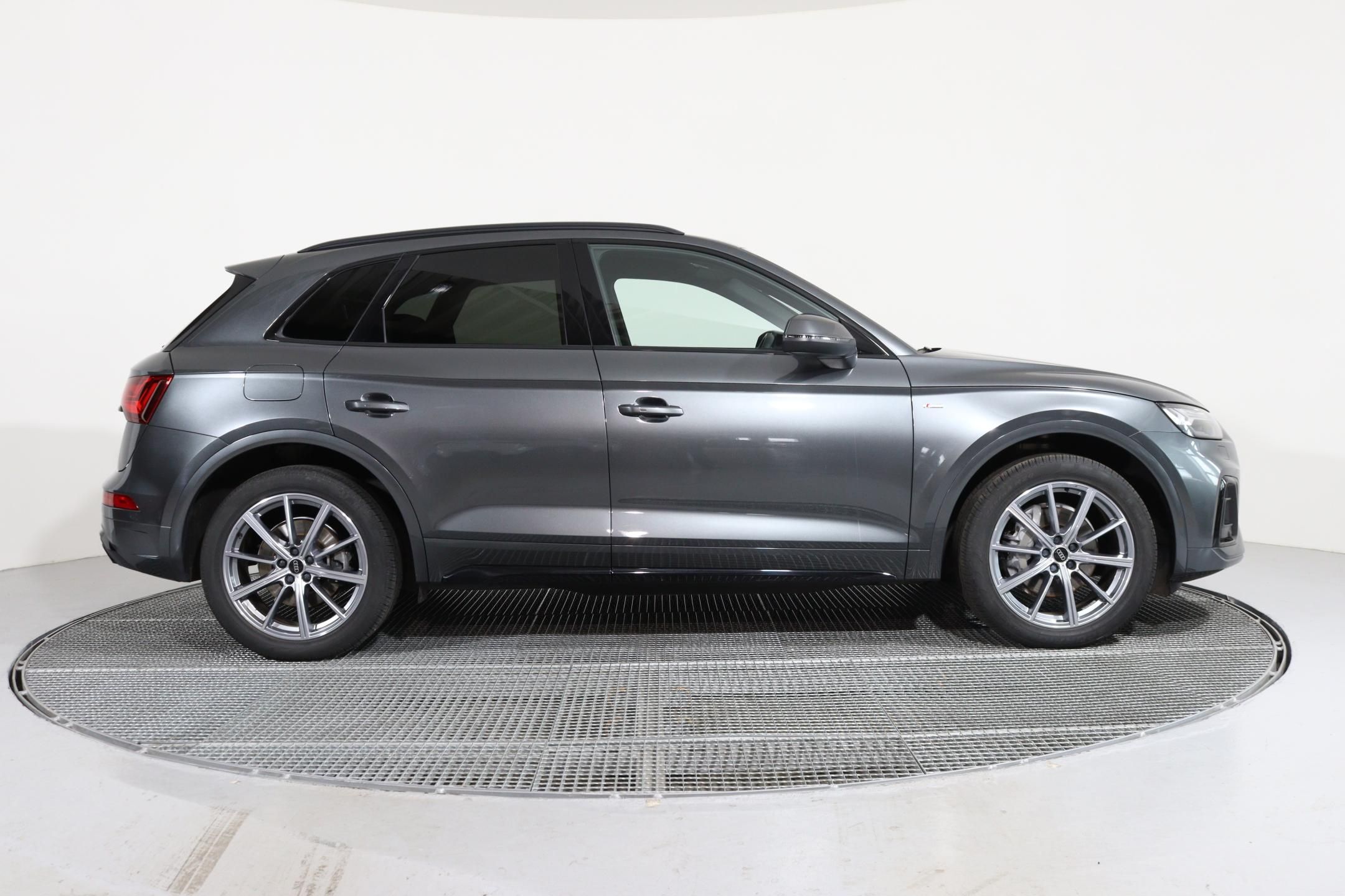 Audi Q5, Sline 40 TDI quattro Stronic - fotka 4