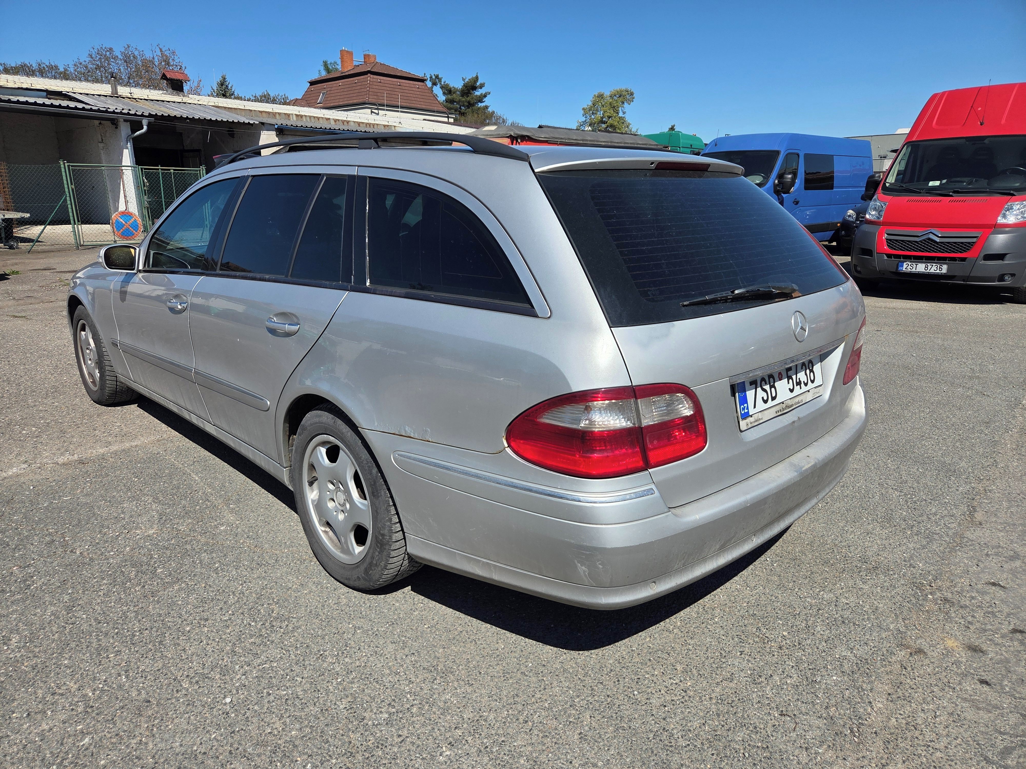 Mercedes-Benz Třídy E, 270 CDI - fotka 4