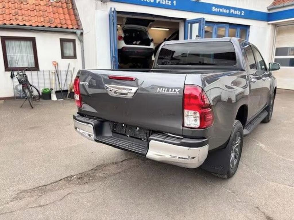 Toyota Hilux, 2.4 Double Cab 4x4*Kamera* - fotka 4