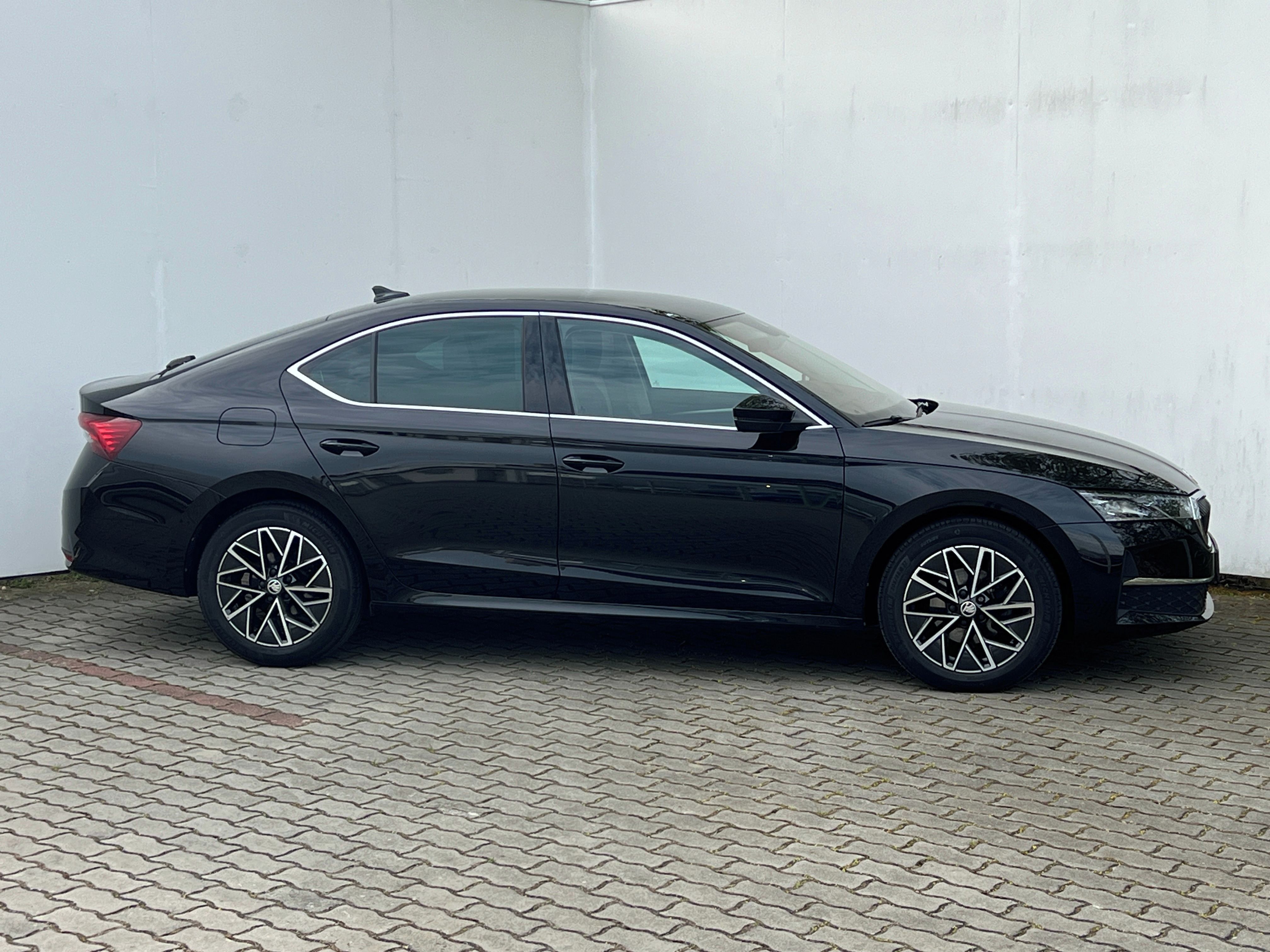 Škoda Octavia, 2.0TDI 110kW DSG First Edition - fotka 4
