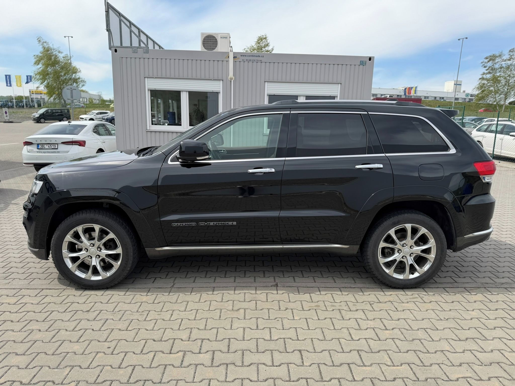 Jeep Grand Cherokee, 3.0 CRD 184 kW Summit 4x4 Auto - fotka 4