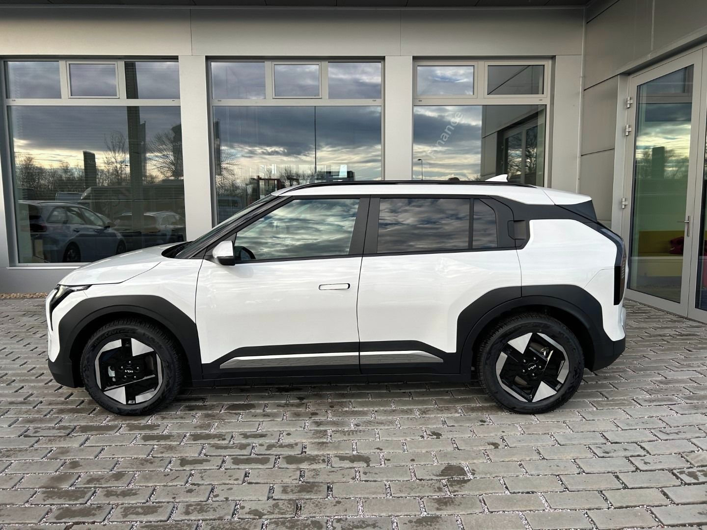 Kia EV3, EARTH 150 KW + 81,4 KWH + V2L - fotka 4