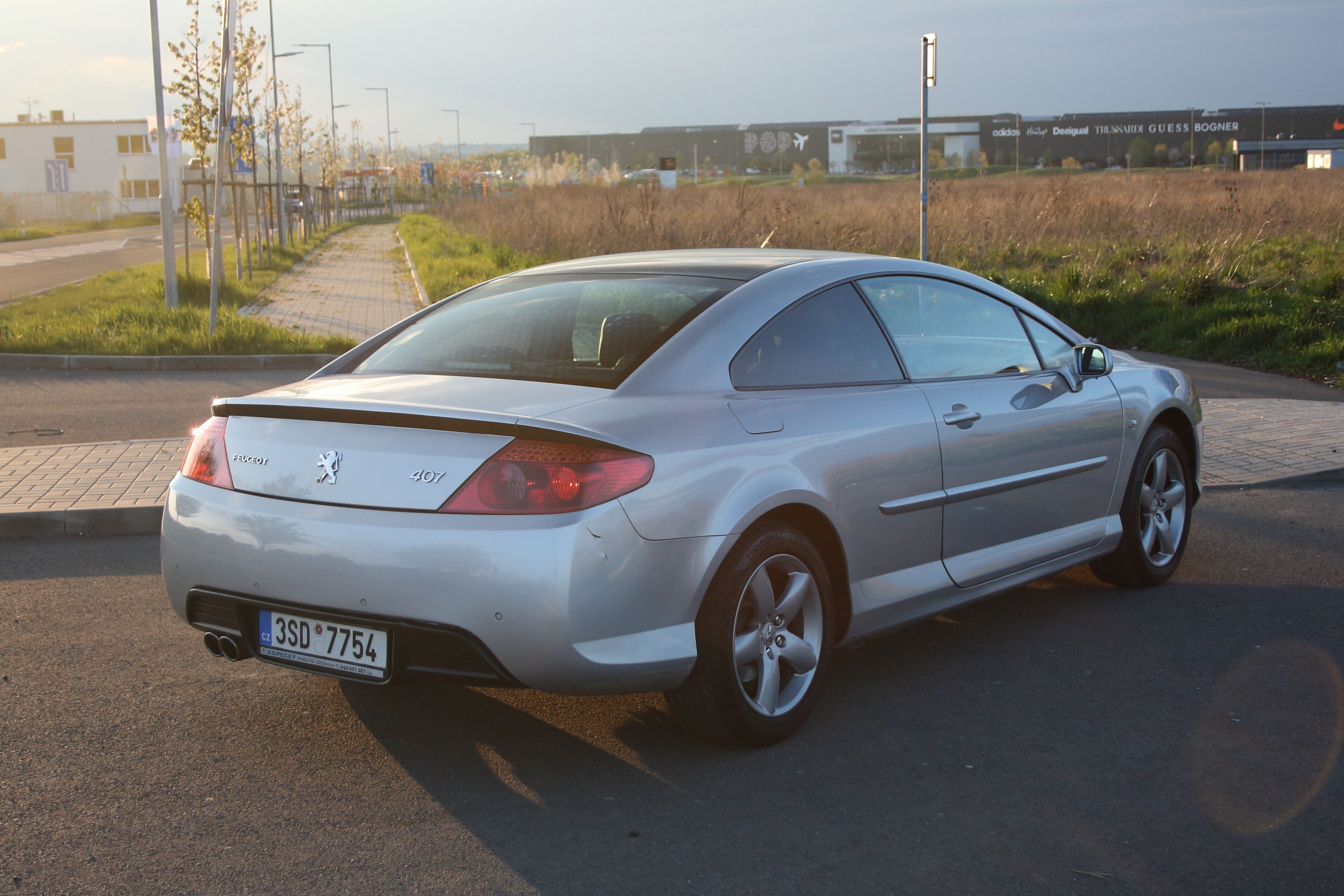 Peugeot 407, 2.0 Kupé, 100 kW, + litá kola - fotka 4