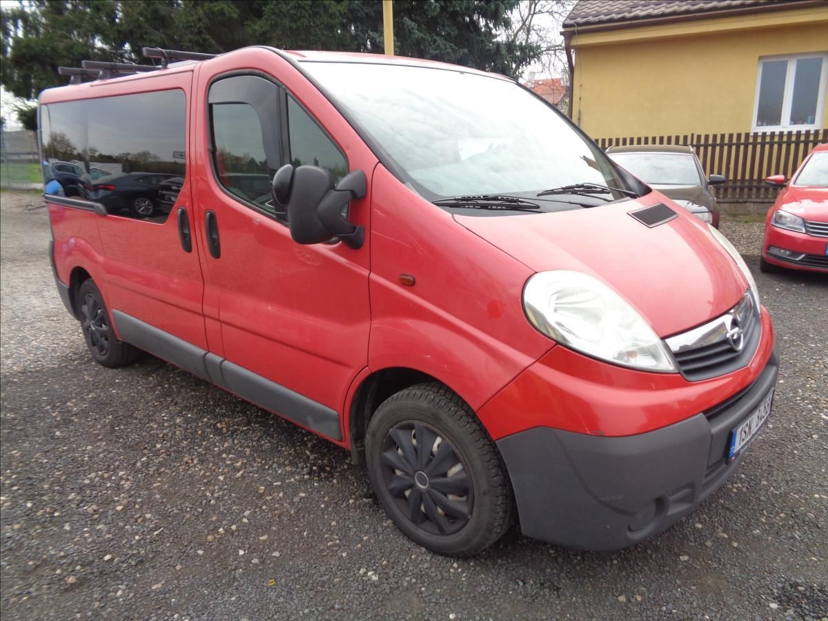 Opel Vivaro, 2,0        Spaní pro dvě osoby