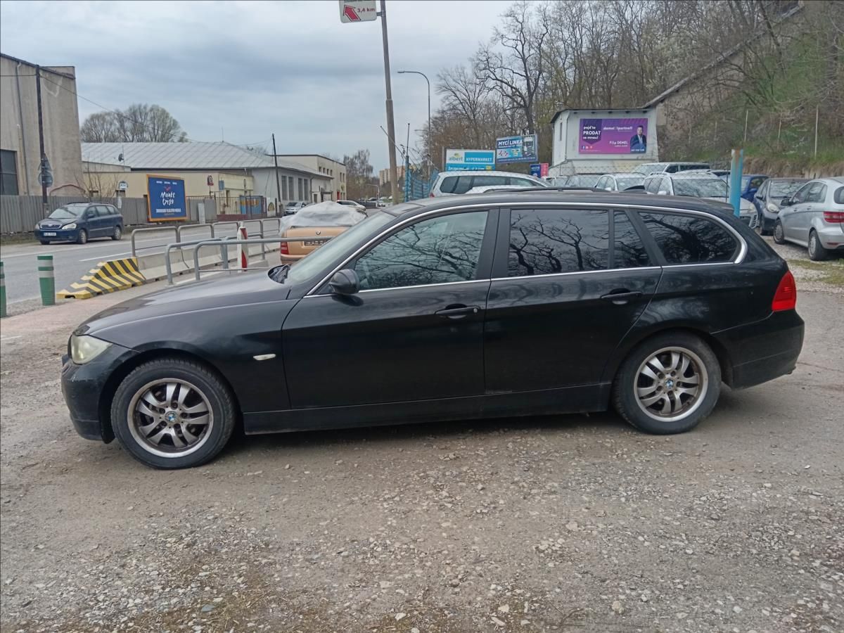 BMW Řada 3, 2,5 i - fotka 6