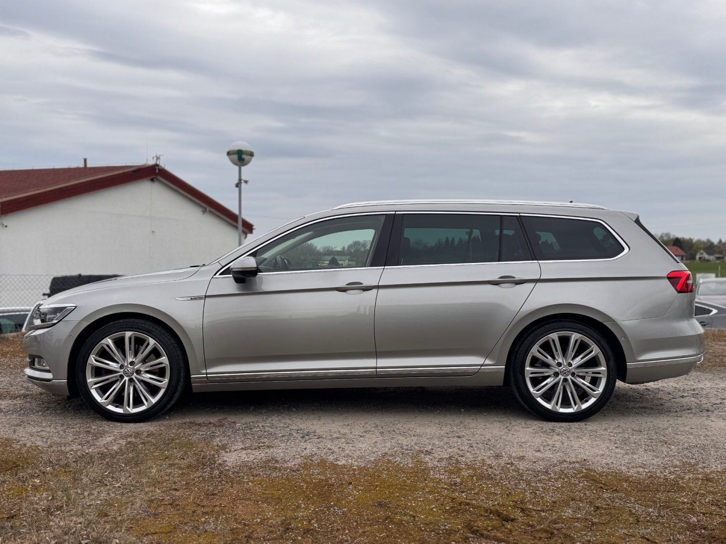 Volkswagen Passat, 2.0 TSI DSG Highline 4motion - fotka 4
