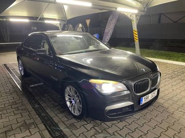 F01 750i xDrive super výbava