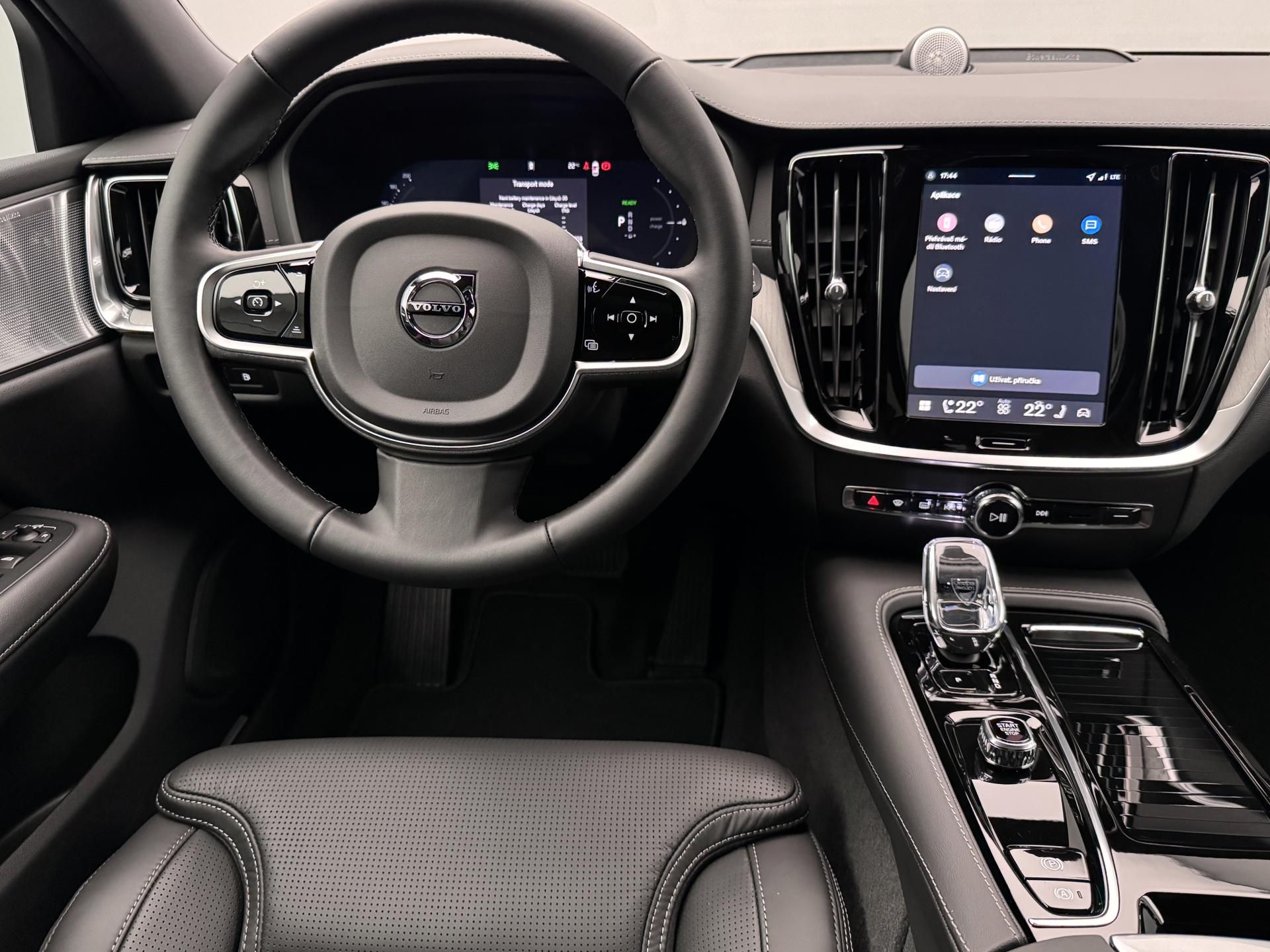 Volvo V60, T6 AWD Plug-in DARK ULTRA - fotka 4
