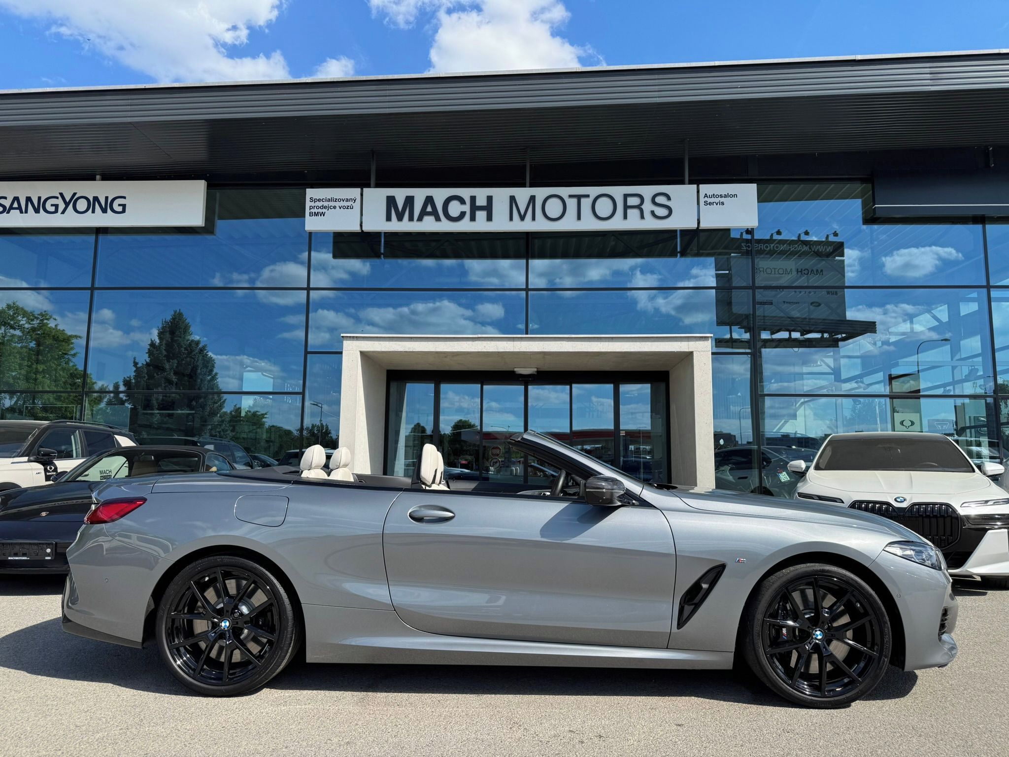 BMW Řada 8, M850i xDrive Cabrio 2025/09 - fotka 5