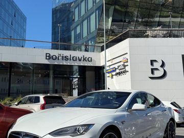 P85D 700 koní NABÍJENÍ ZDARMA