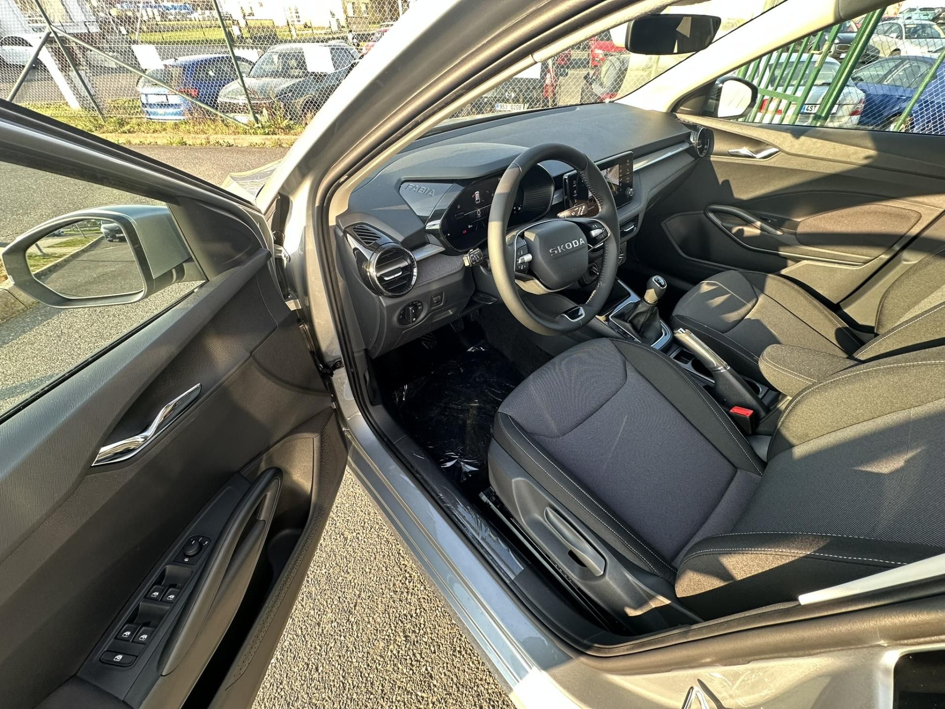 Škoda Fabia, CLASSIC 1.0TSI 85kW + tažné - fotka 6
