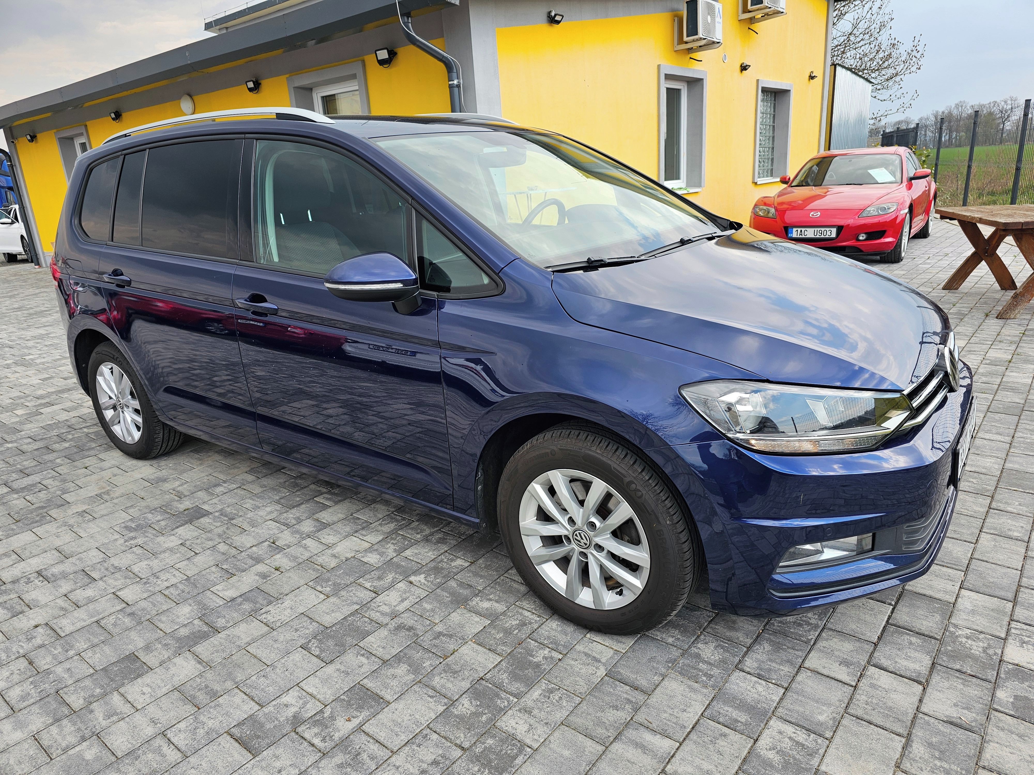 Volkswagen Touran, 1.6 TDI, DSG, TAŽNÉ ZAŘ. - fotka 3