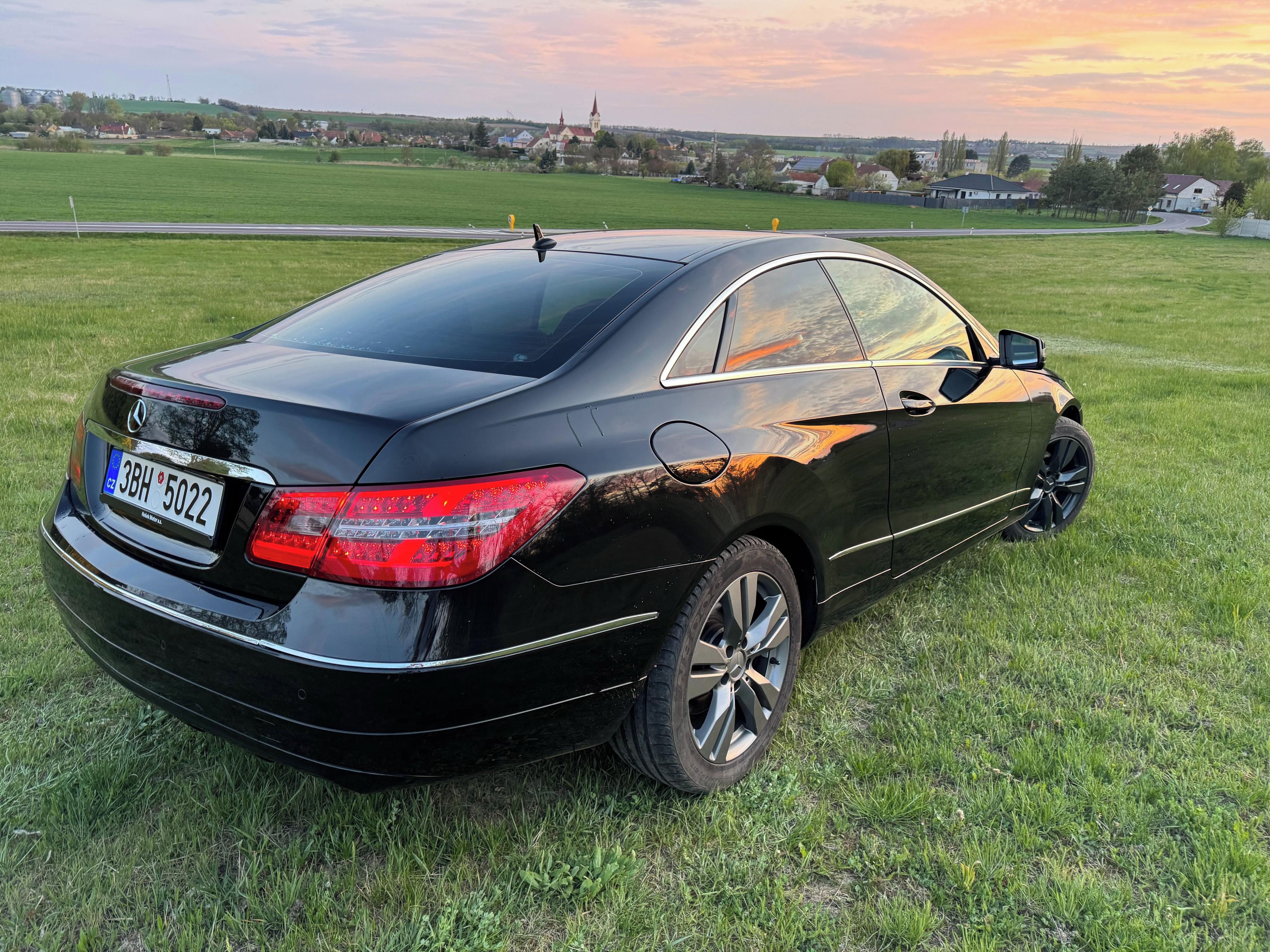 Mercedes-Benz Třídy E, E 220 CDI Coupé - fotka 4