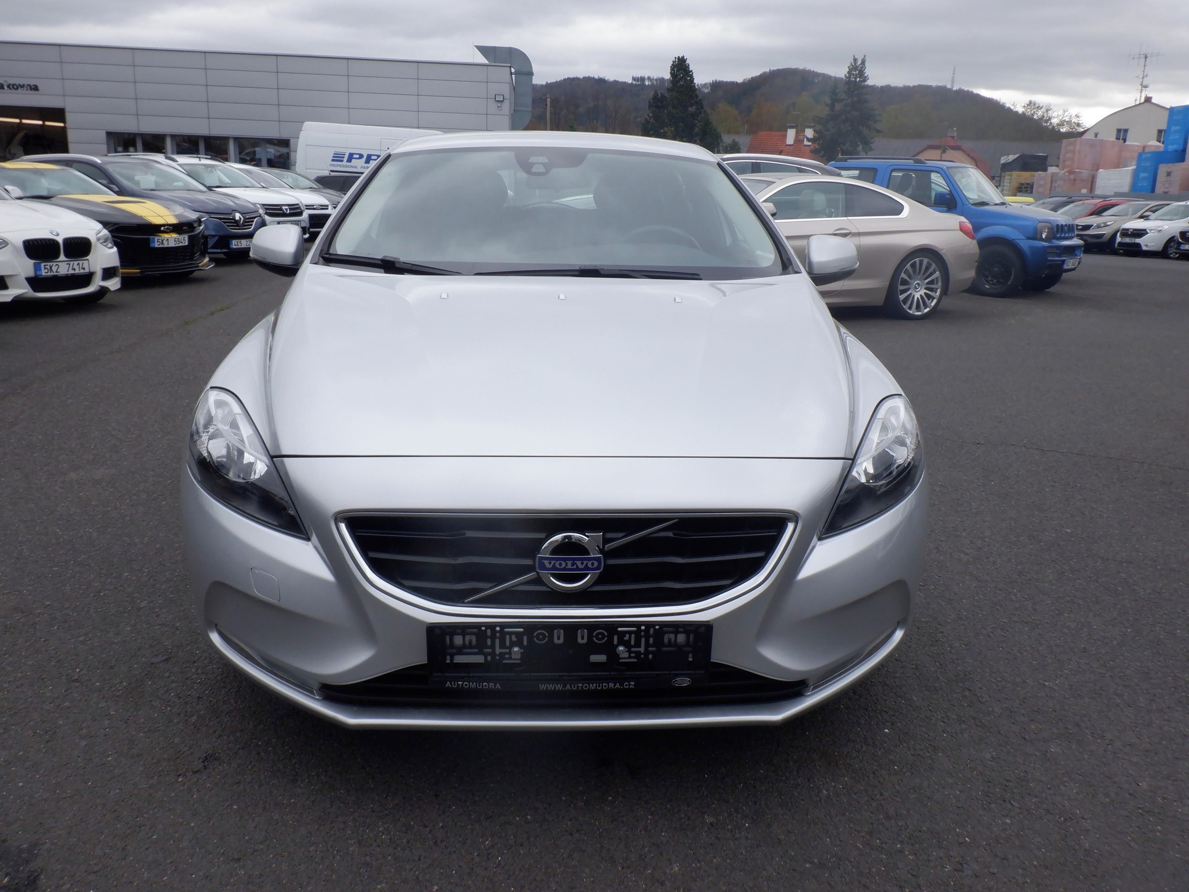 Volvo V40, 2.0 D D2 88kW Ocean Race - fotka 2