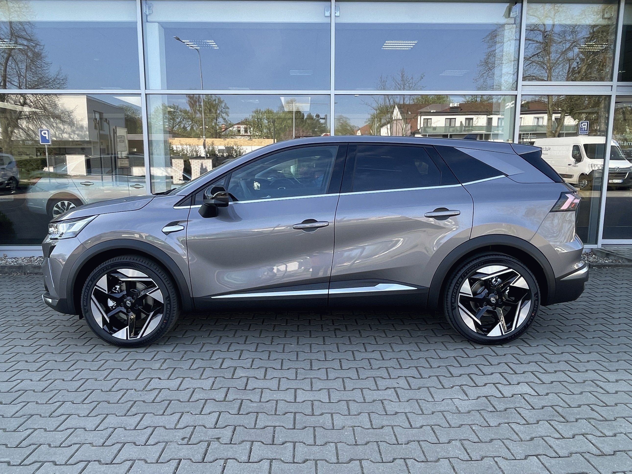 Renault Symbioz, E-Tech full hybrid 160 Iconic - fotka 4