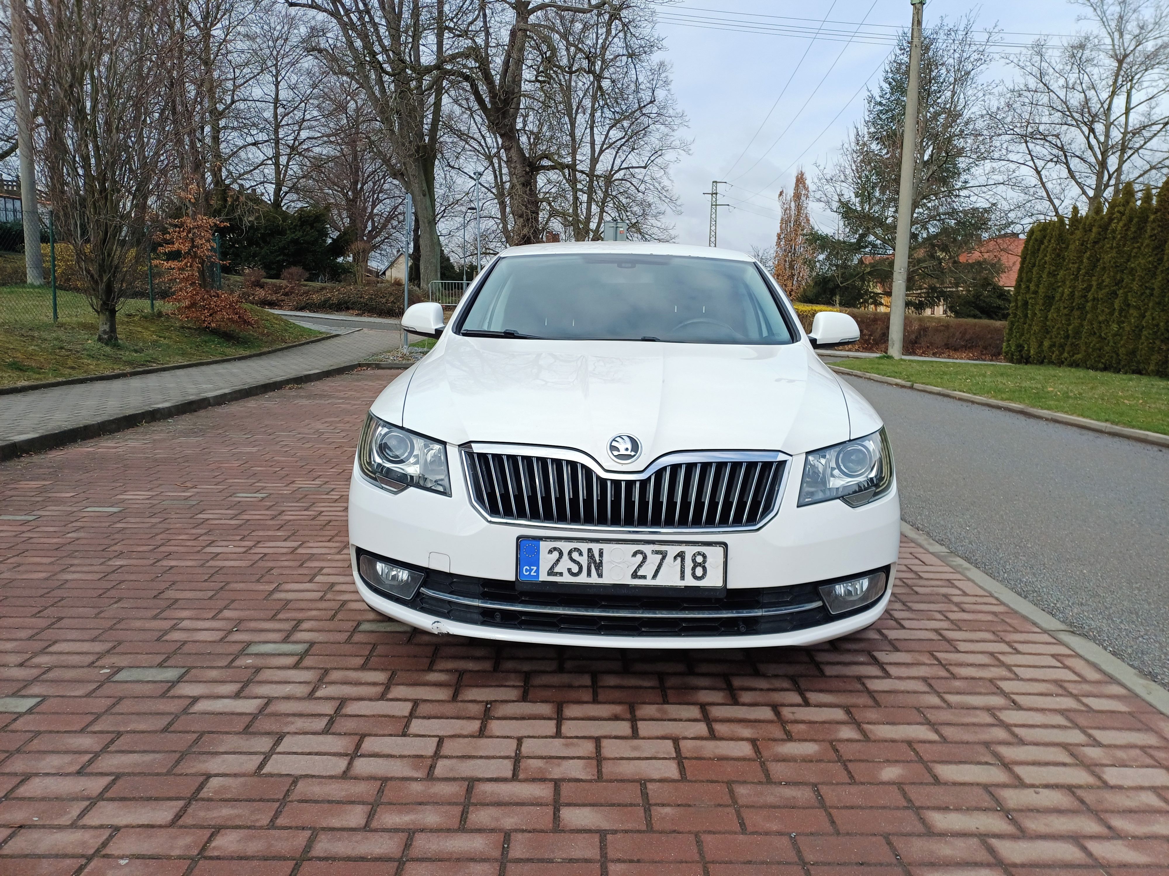 Škoda Superb, 2.0 TDI 103KW DSG STYLE - fotka 2