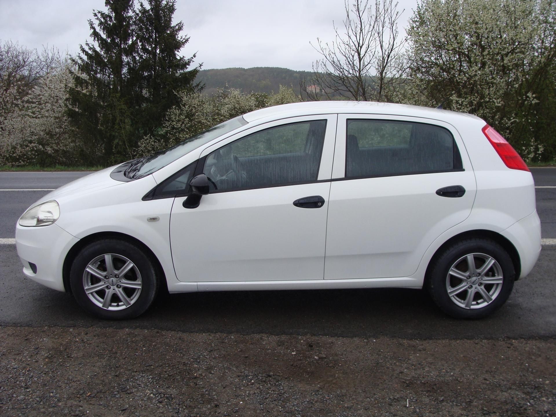 Fiat Grande Punto, 1.4i, 57 kW, klimatizace - fotka 2