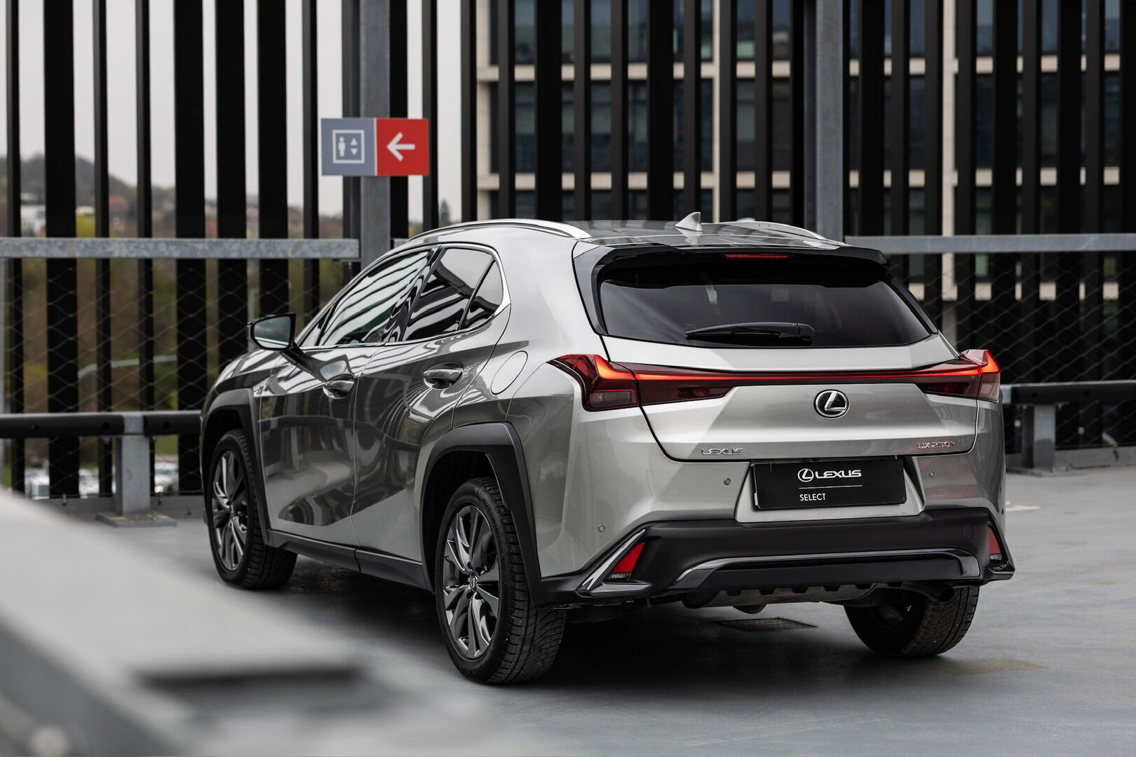 Lexus UX 250h, 250H 2,0 HEV F SPORT DESIGN - fotka 3