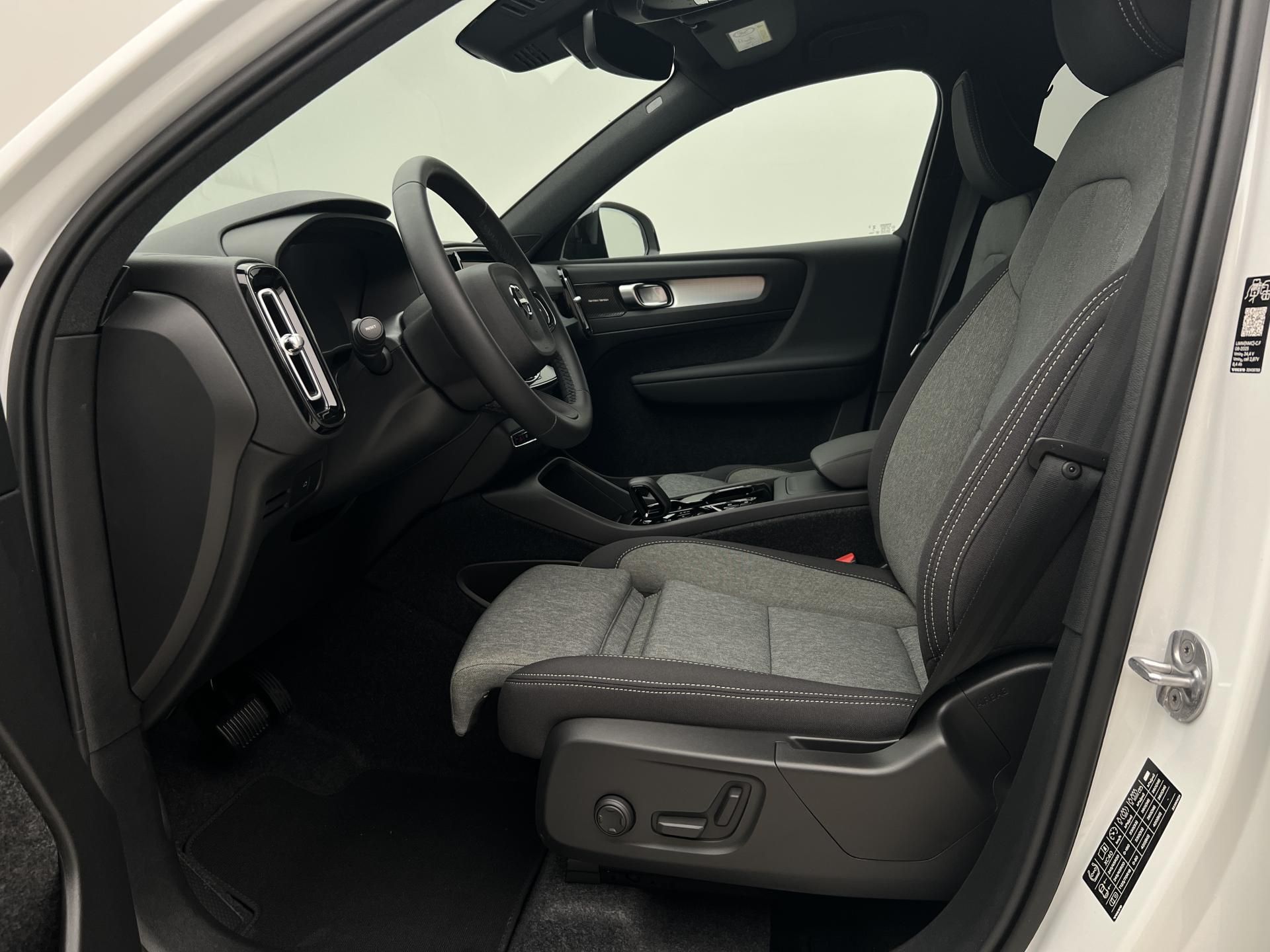 Volvo XC40, B4 PLUS BLACK EDITION AUT - fotka 3