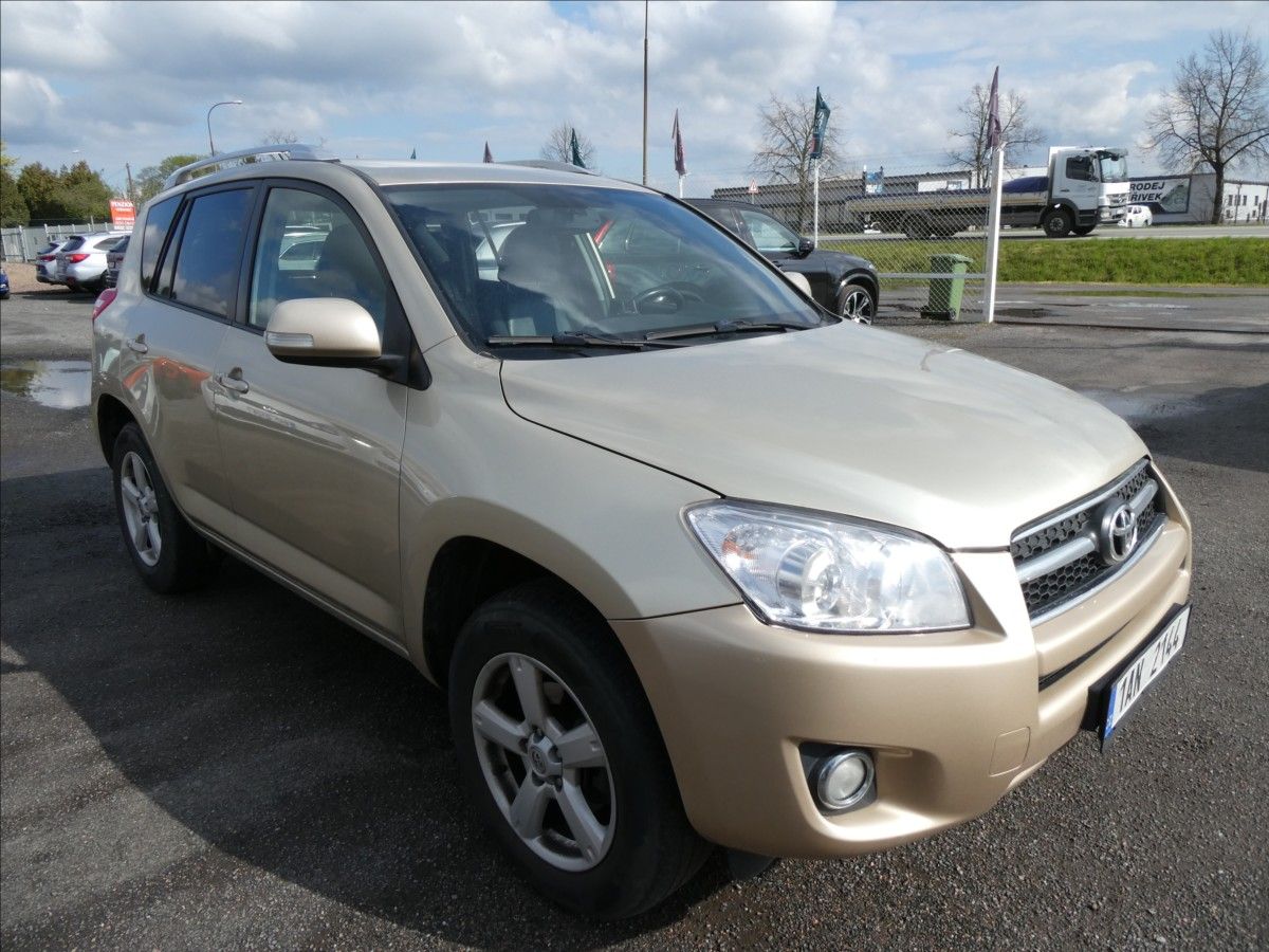 Toyota Rav4, 2,2 D-4D 110kW 4x4,ČR,2.majite