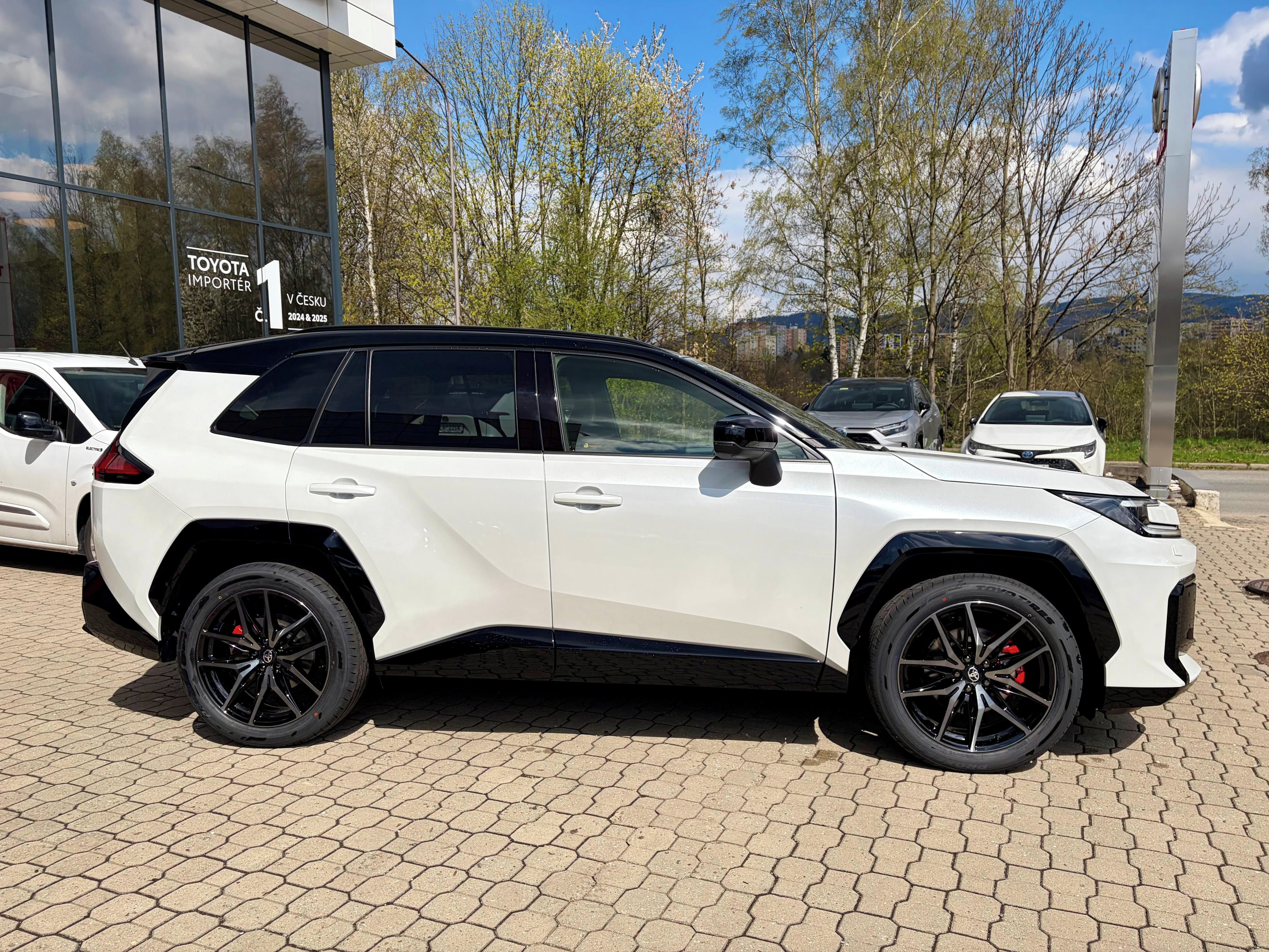 Toyota Rav4, 2,5 4x4 194k GR Sport 2026 - fotka 3